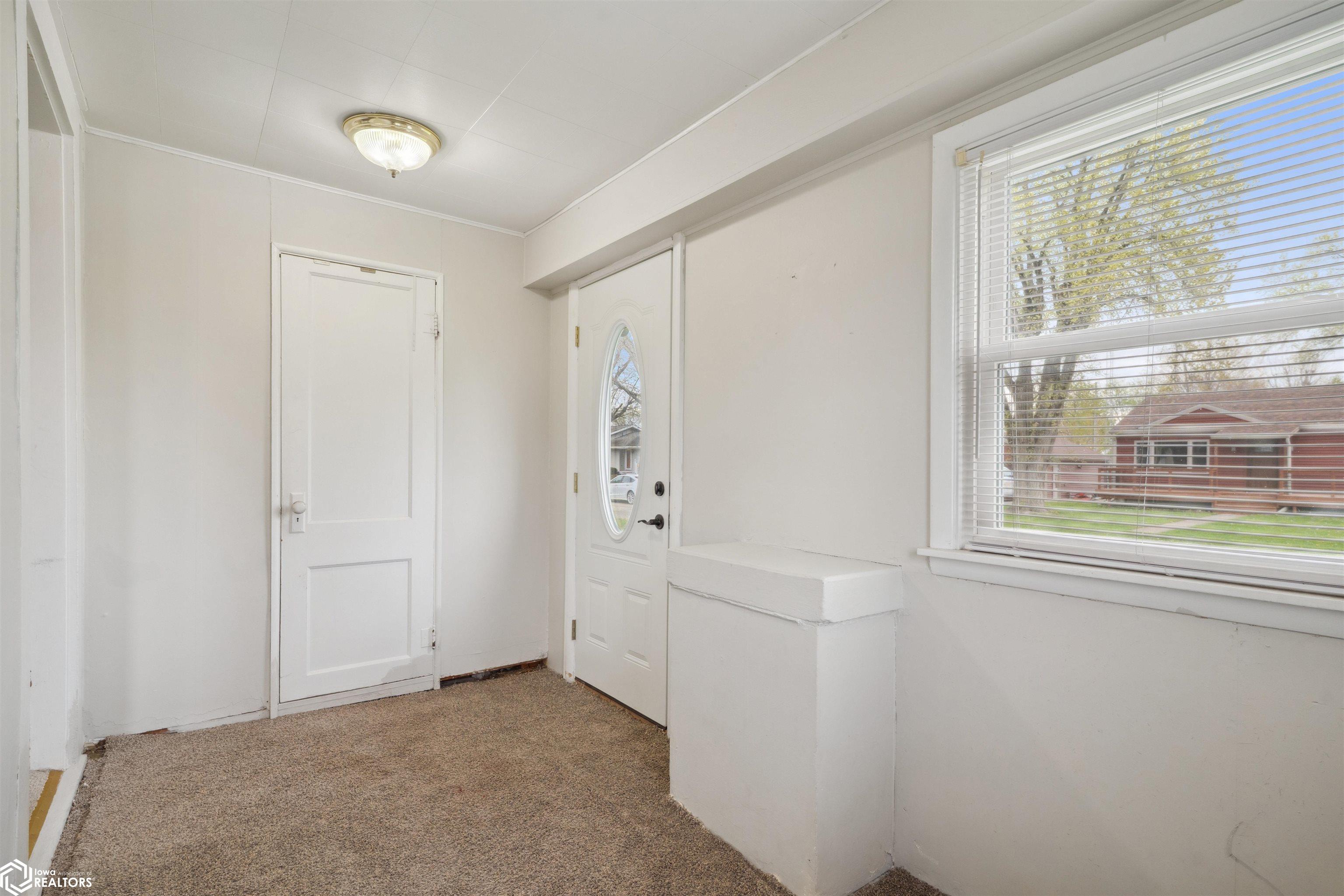 202 Lynn Street, Donnellson, Iowa image 3