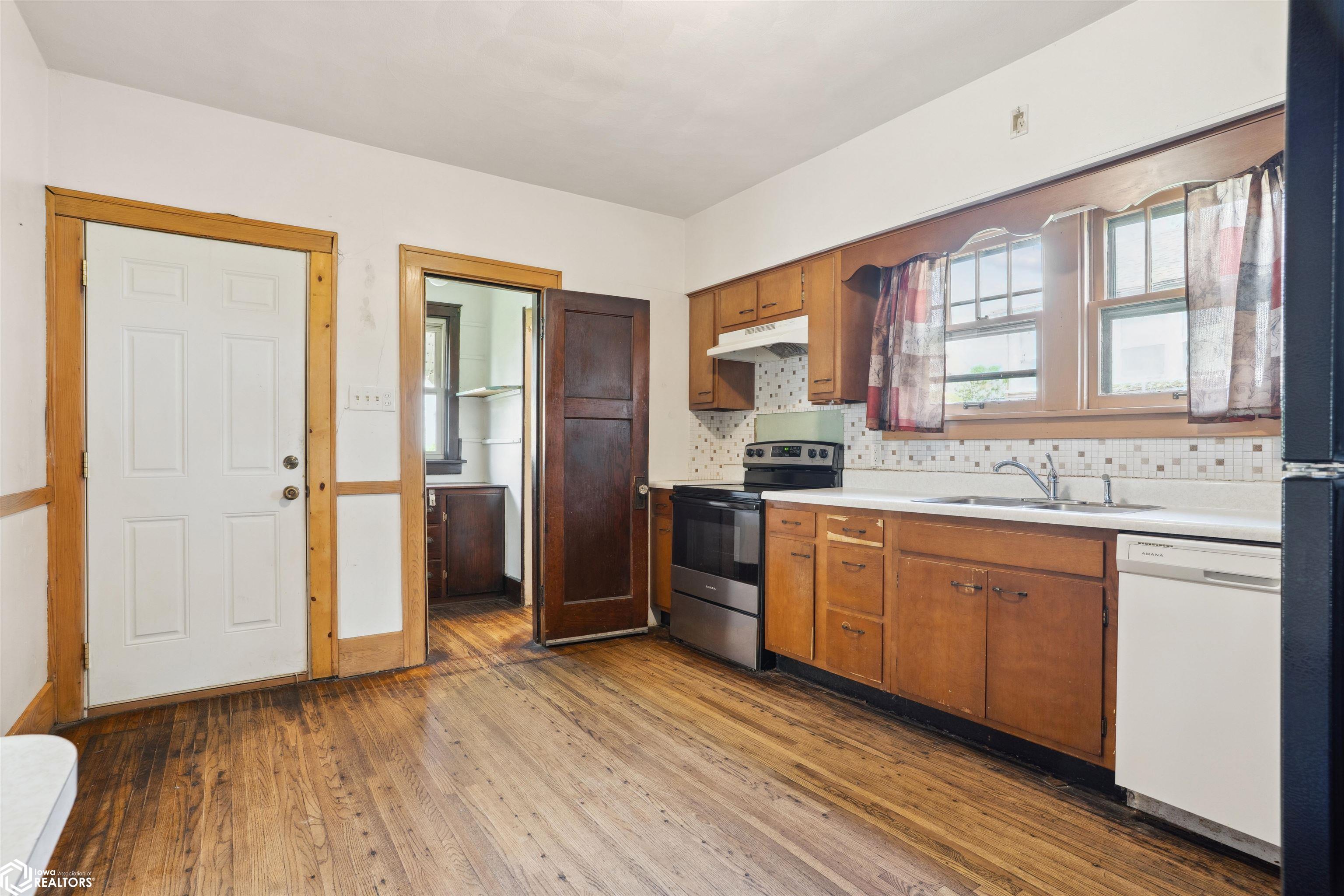 519 S 8th Street, Burlington, Iowa image 11