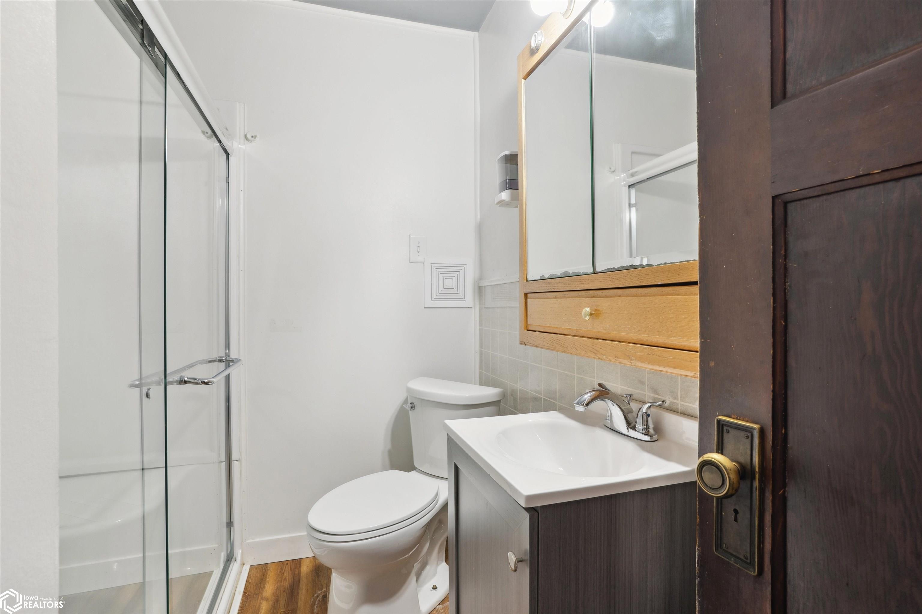 519 S 8th Street, Burlington, Iowa image 18