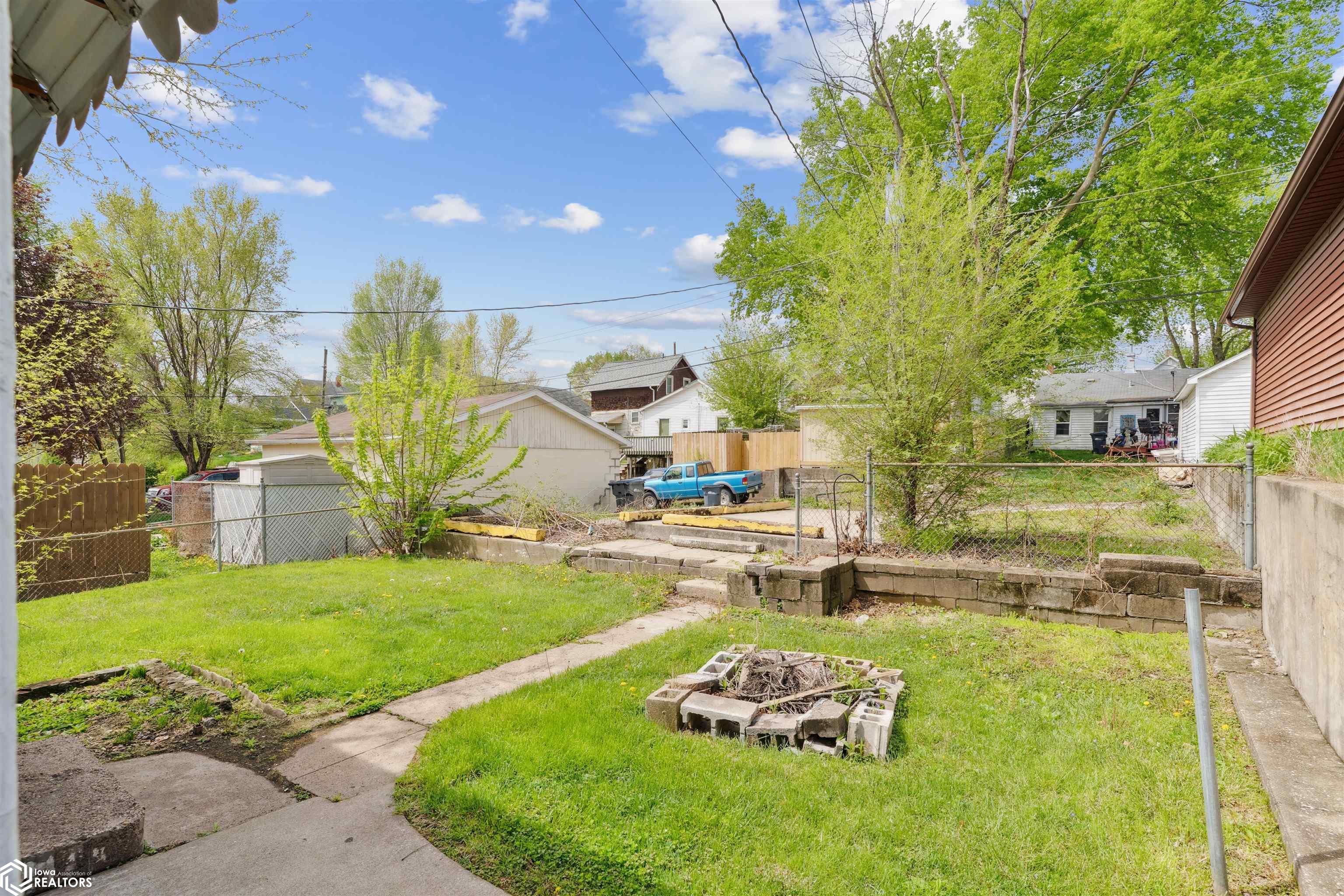 519 S 8th Street, Burlington, Iowa image 25