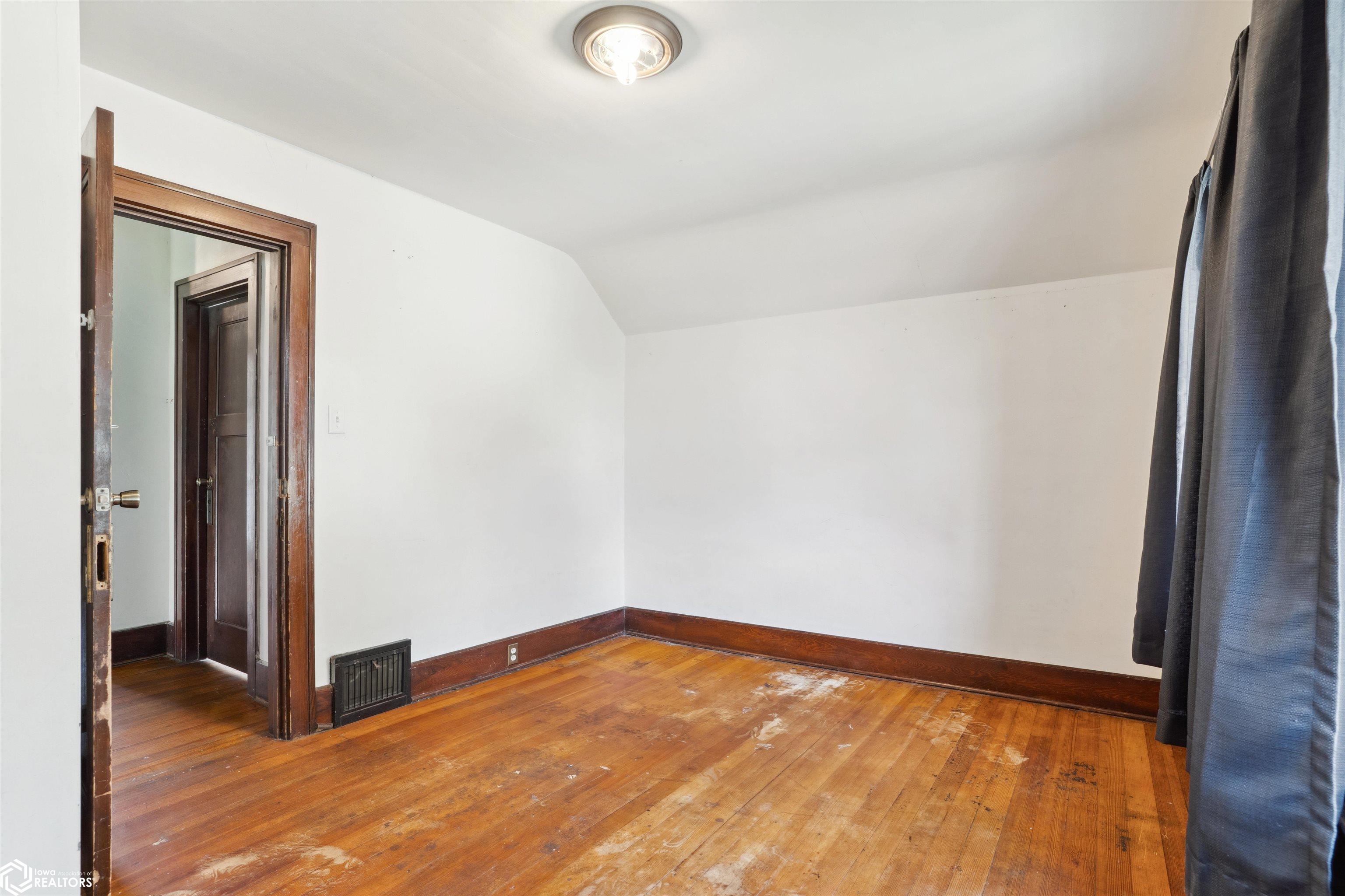 519 S 8th Street, Burlington, Iowa image 6