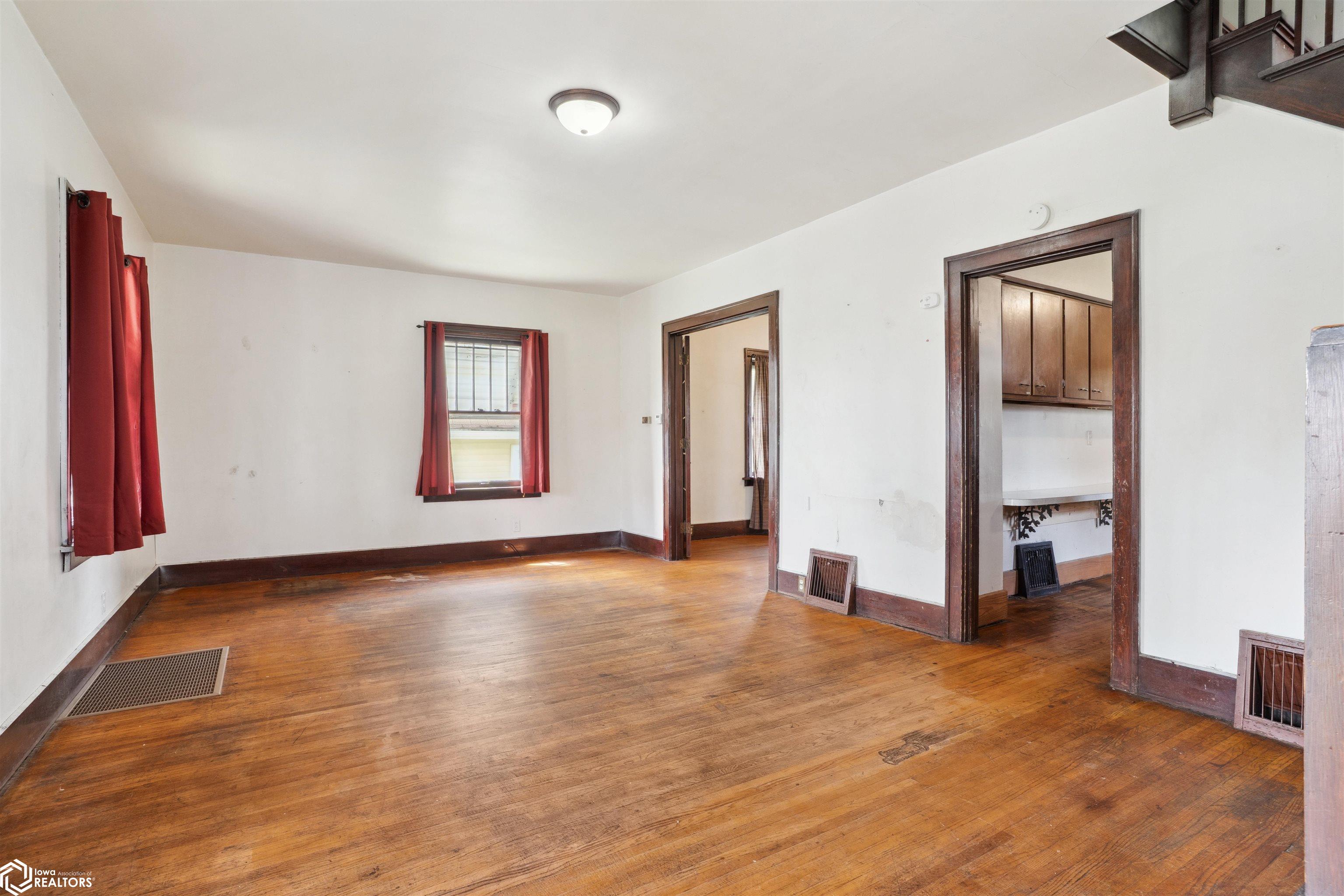 519 S 8th Street, Burlington, Iowa image 7