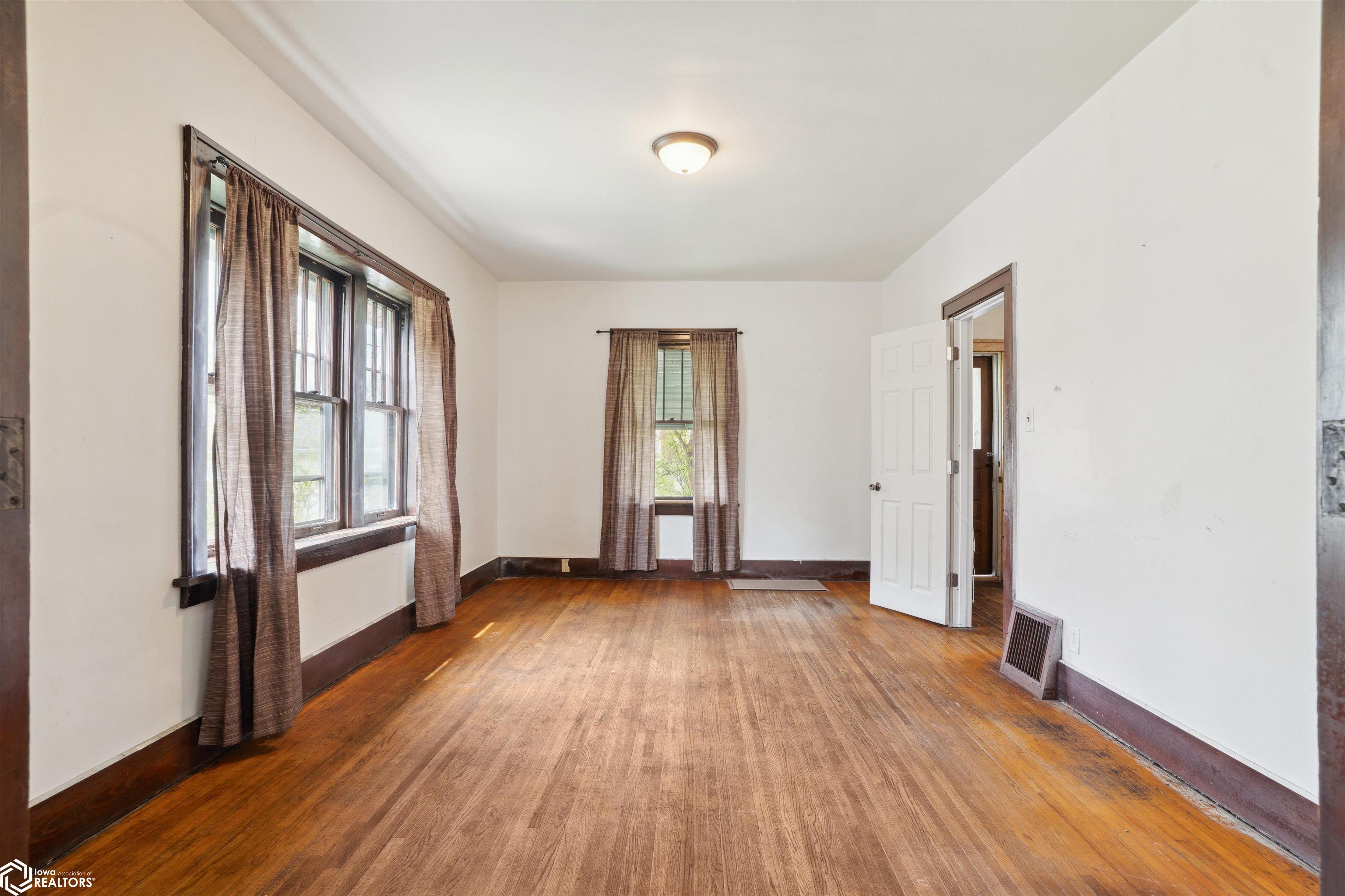 519 S 8th Street, Burlington, Iowa image 8