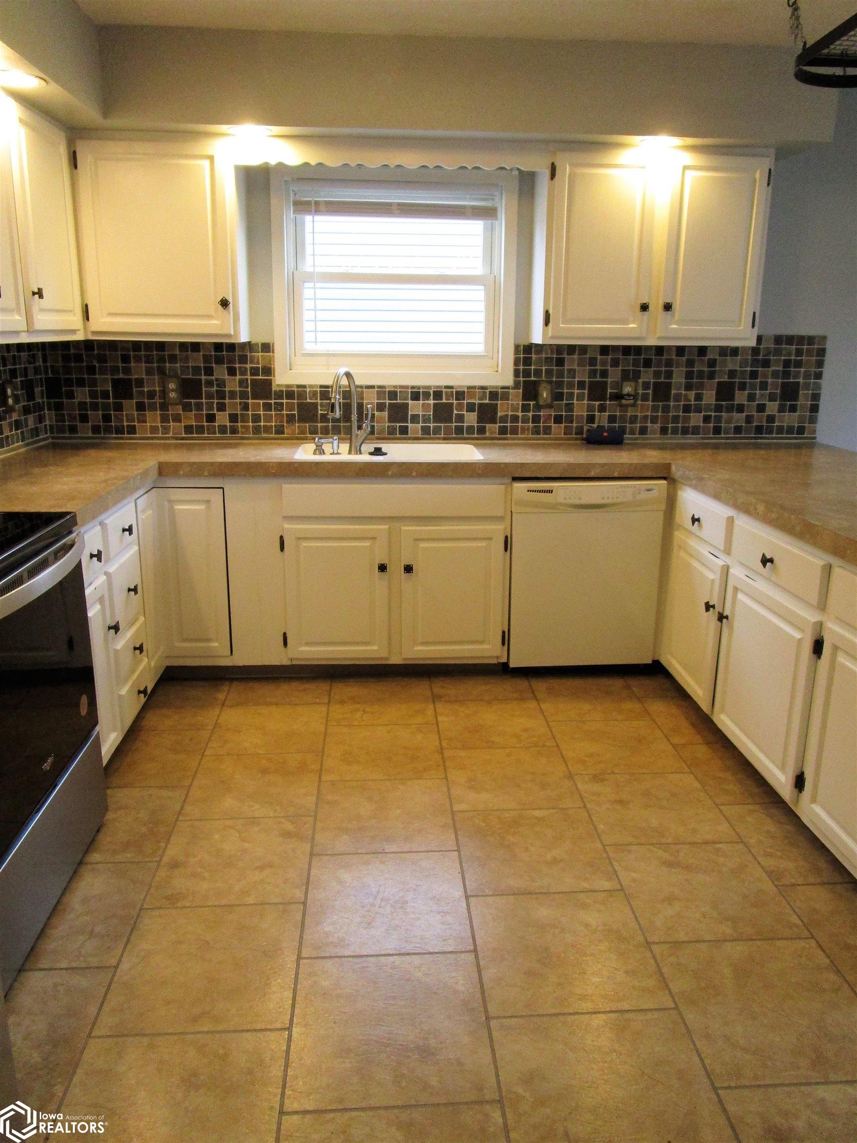 2513 Sunset Drive, Iowa Falls, Iowa image 13