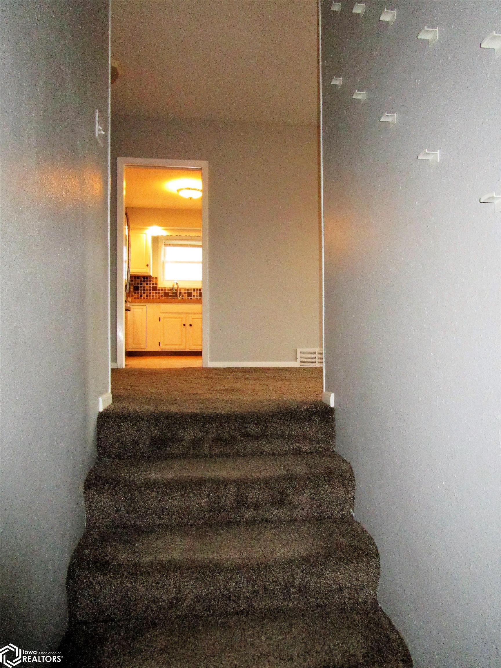 2513 Sunset Drive, Iowa Falls, Iowa image 3