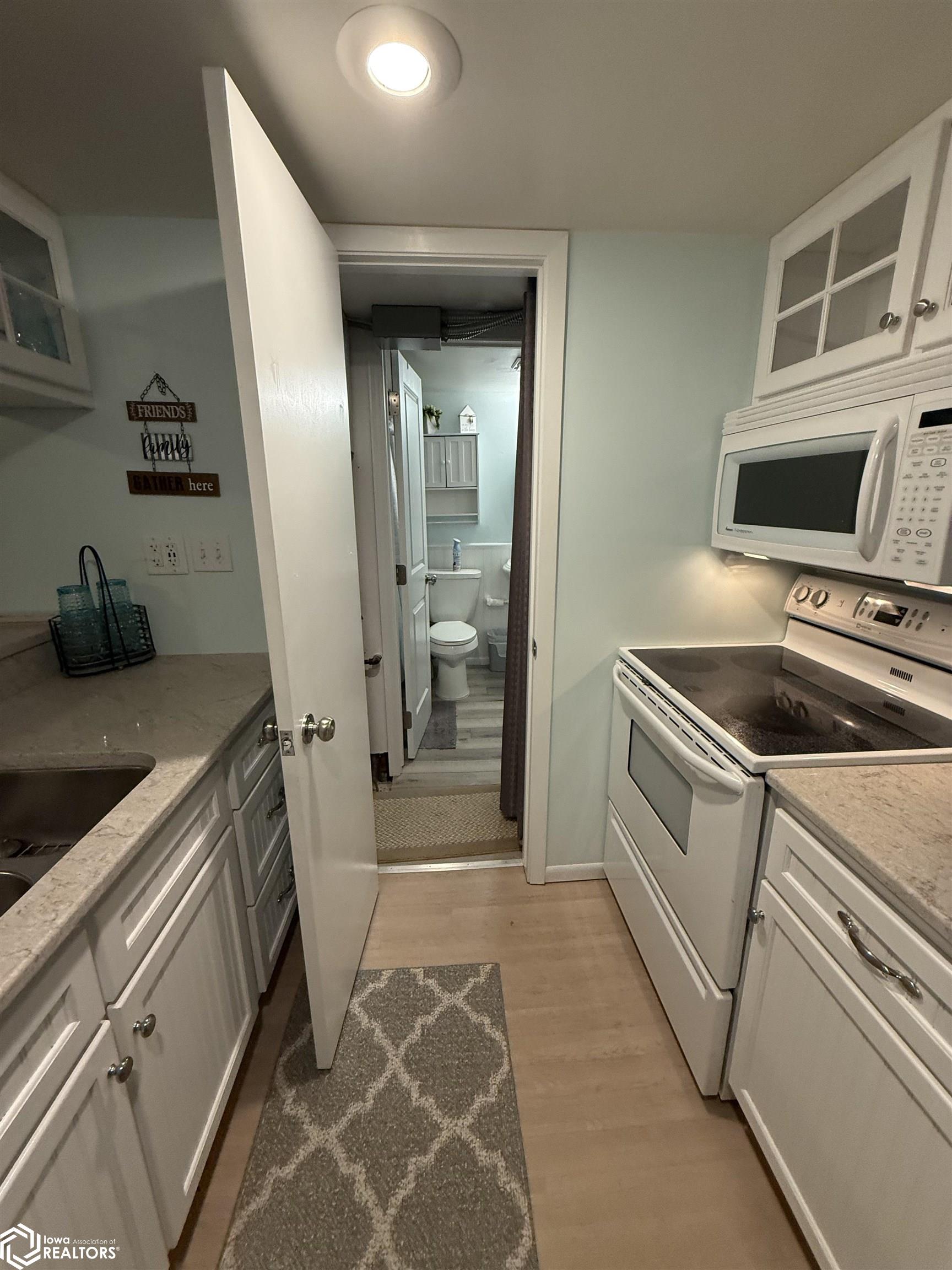 2700 N Shore Drive #E1-16A, Clear Lake, Iowa image 12
