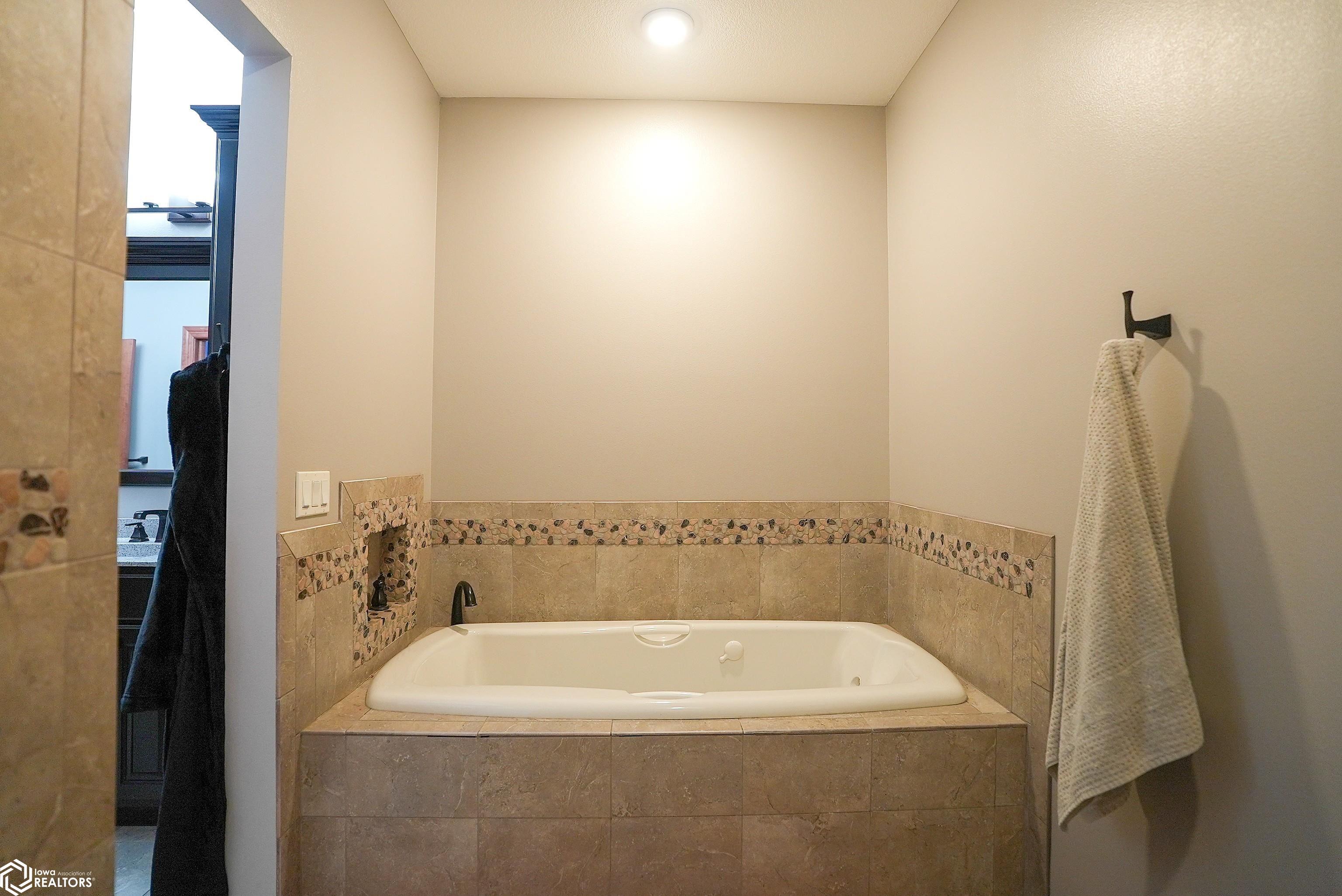 617 B Avenue, Albia, Iowa image 23