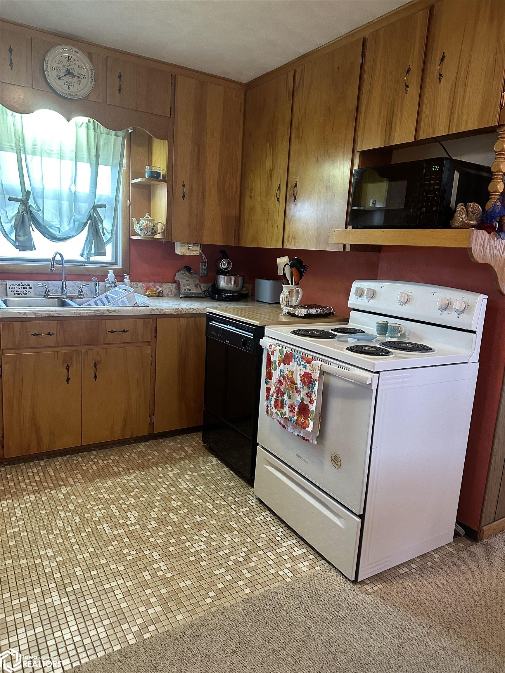 549 Elma Street, Ottumwa, Iowa image 17