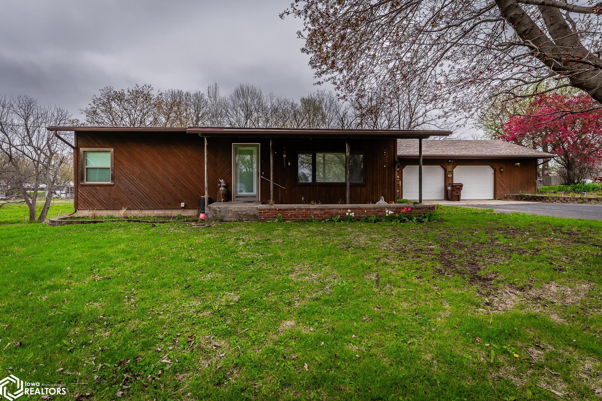 312 S Main Street, Montour, Iowa image 1