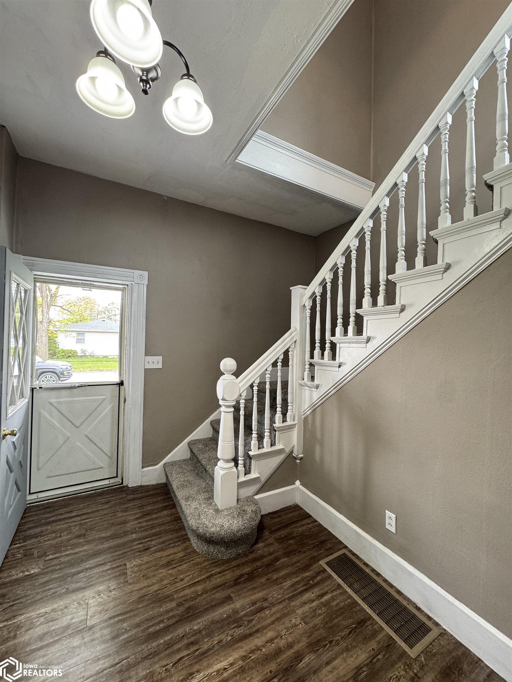 201 Ballard Street, West Burlington, Iowa image 2