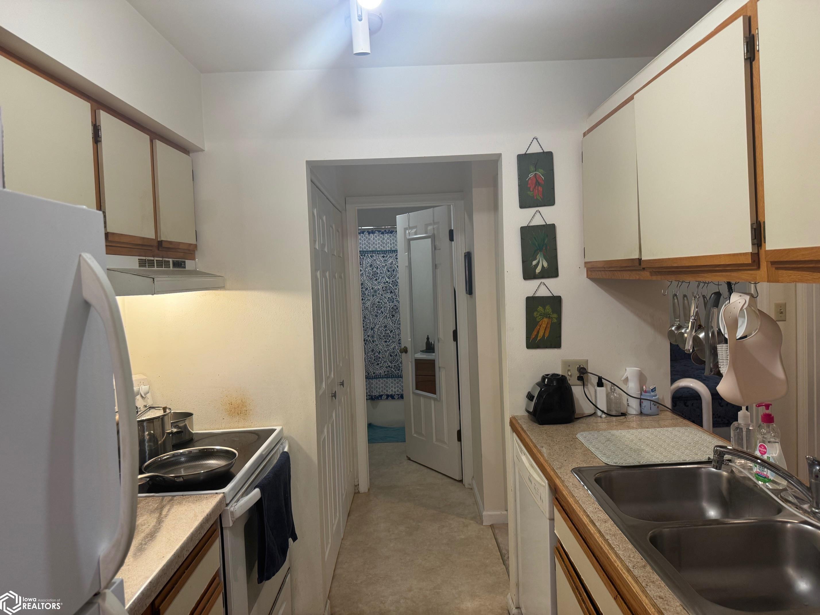 1100 University Manor Drive #B-22, Fairfield, Iowa image 5