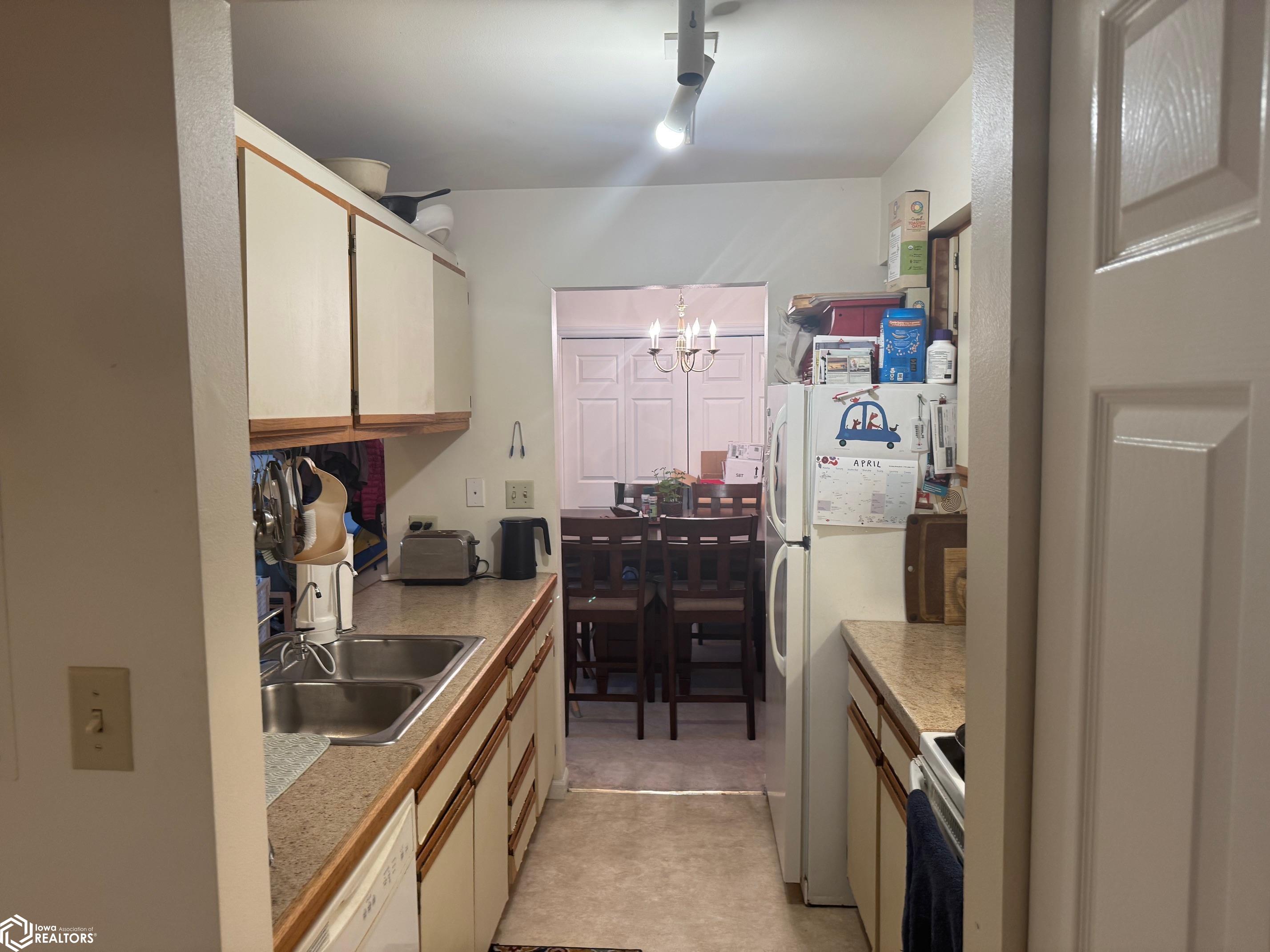 1100 University Manor Drive #B-22, Fairfield, Iowa image 6