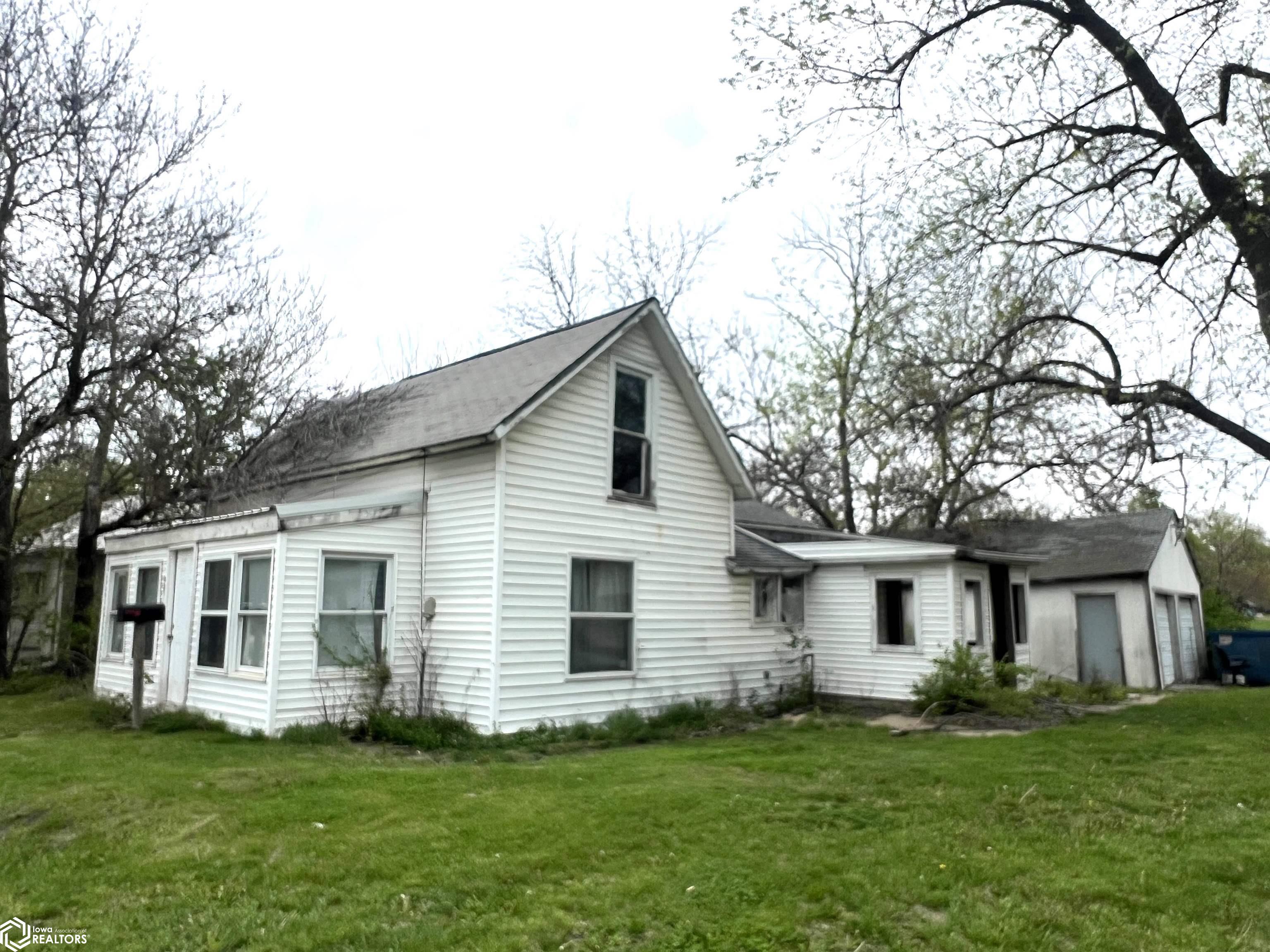 901 W Stone Avenue, Fairfield, Iowa image 1