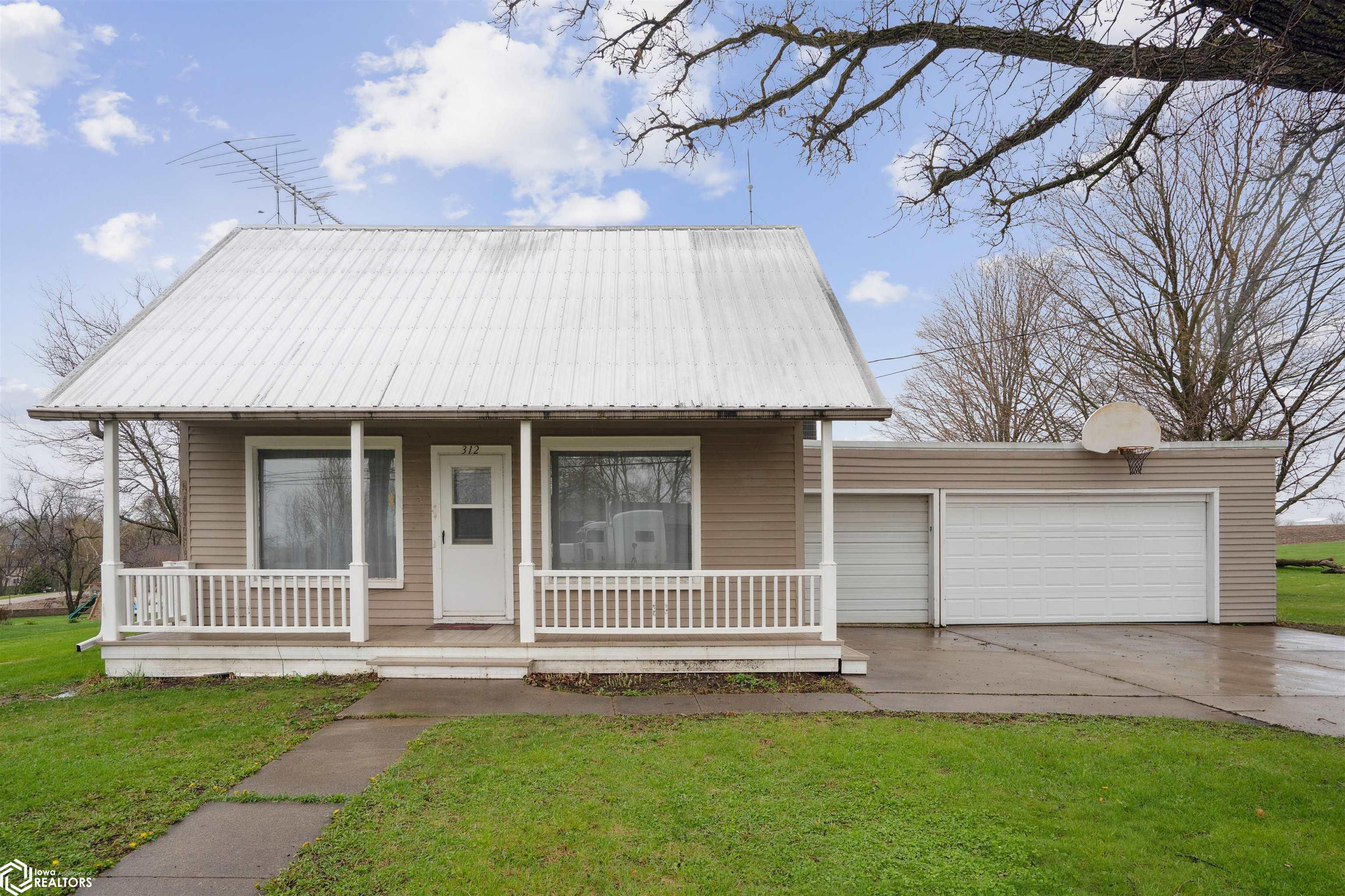 312 W. 1st, Gladbrook, Iowa image 2