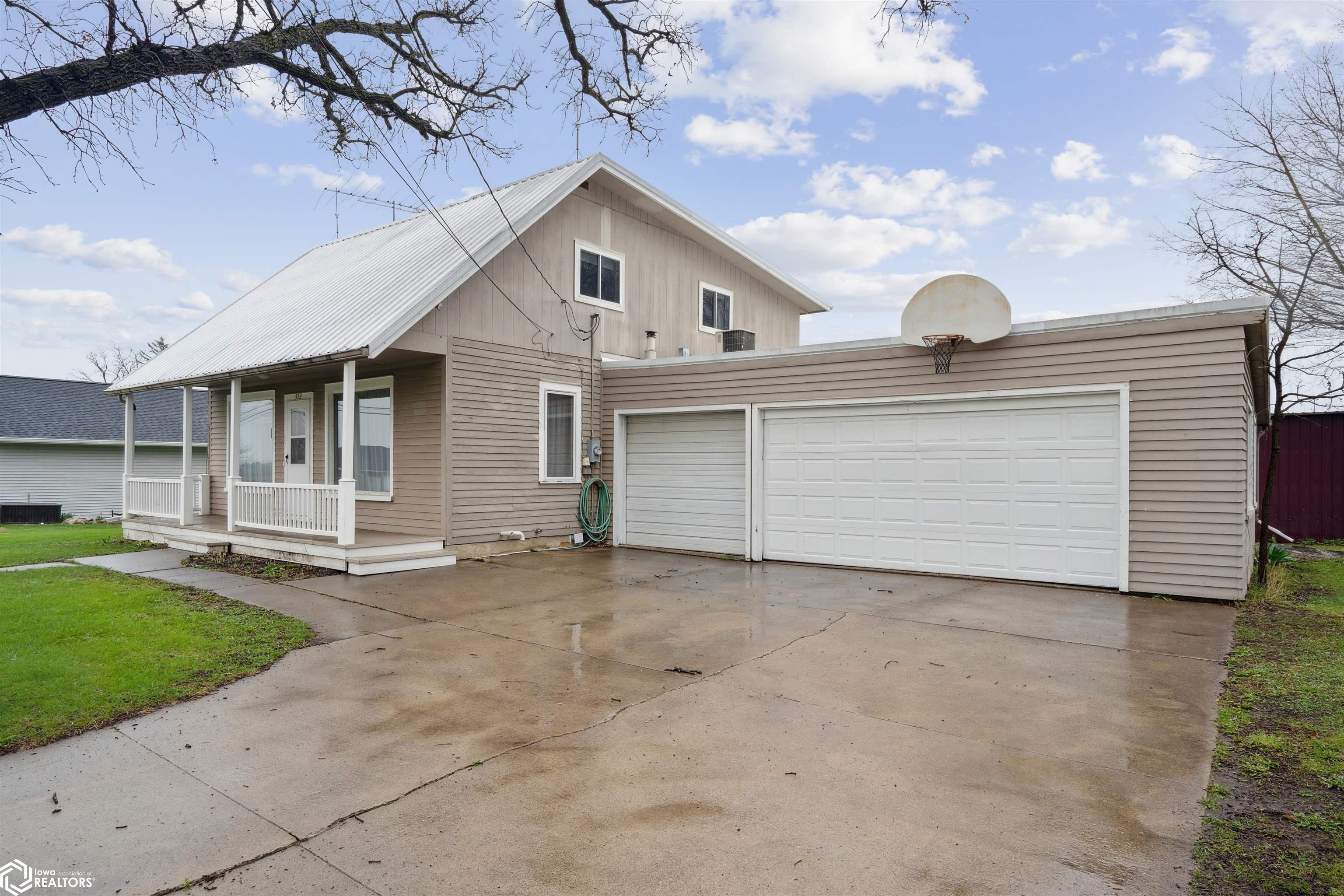312 W. 1st, Gladbrook, Iowa image 3