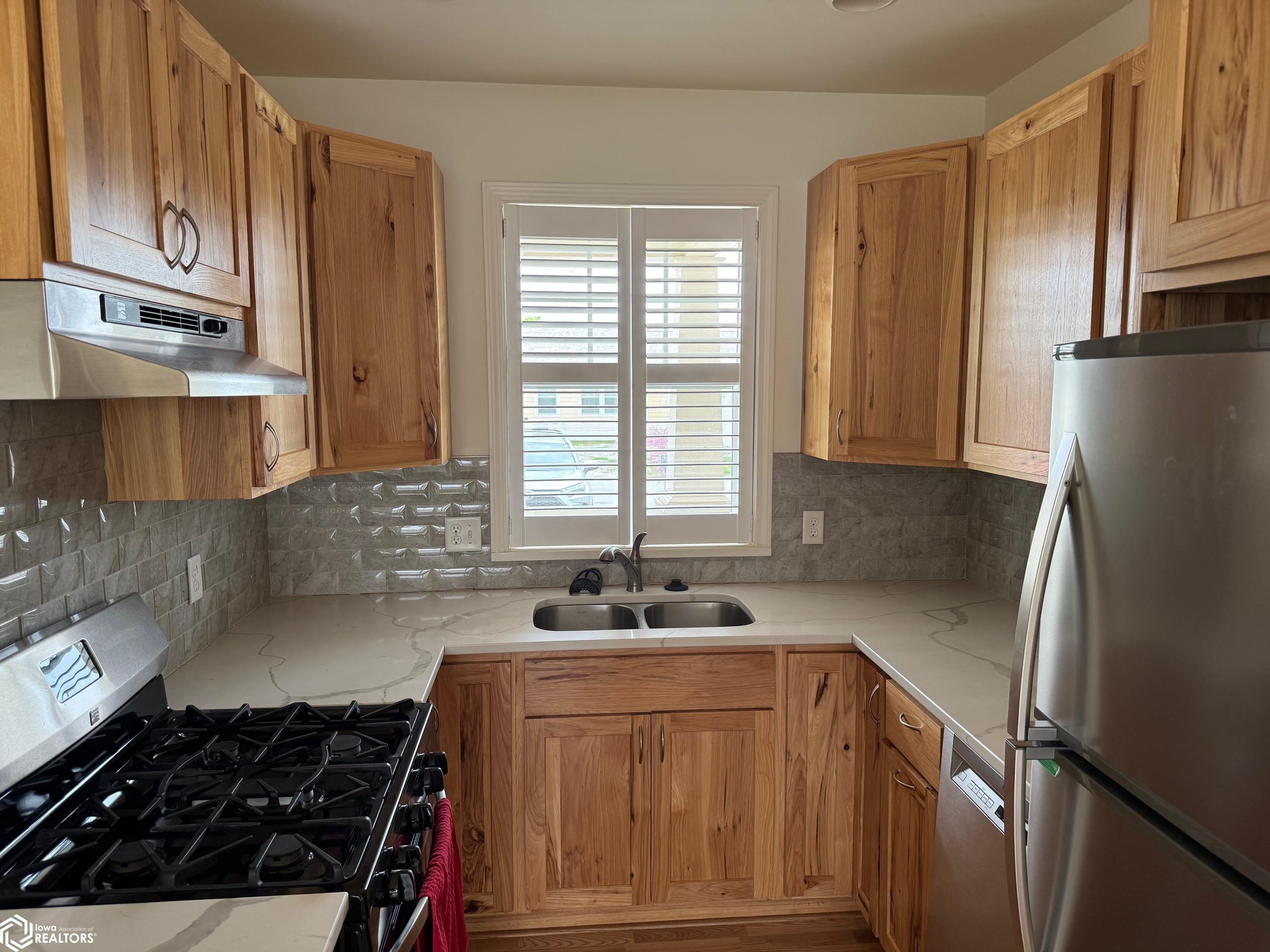 2114 Sapphire Lane, Fairfield, Iowa image 12