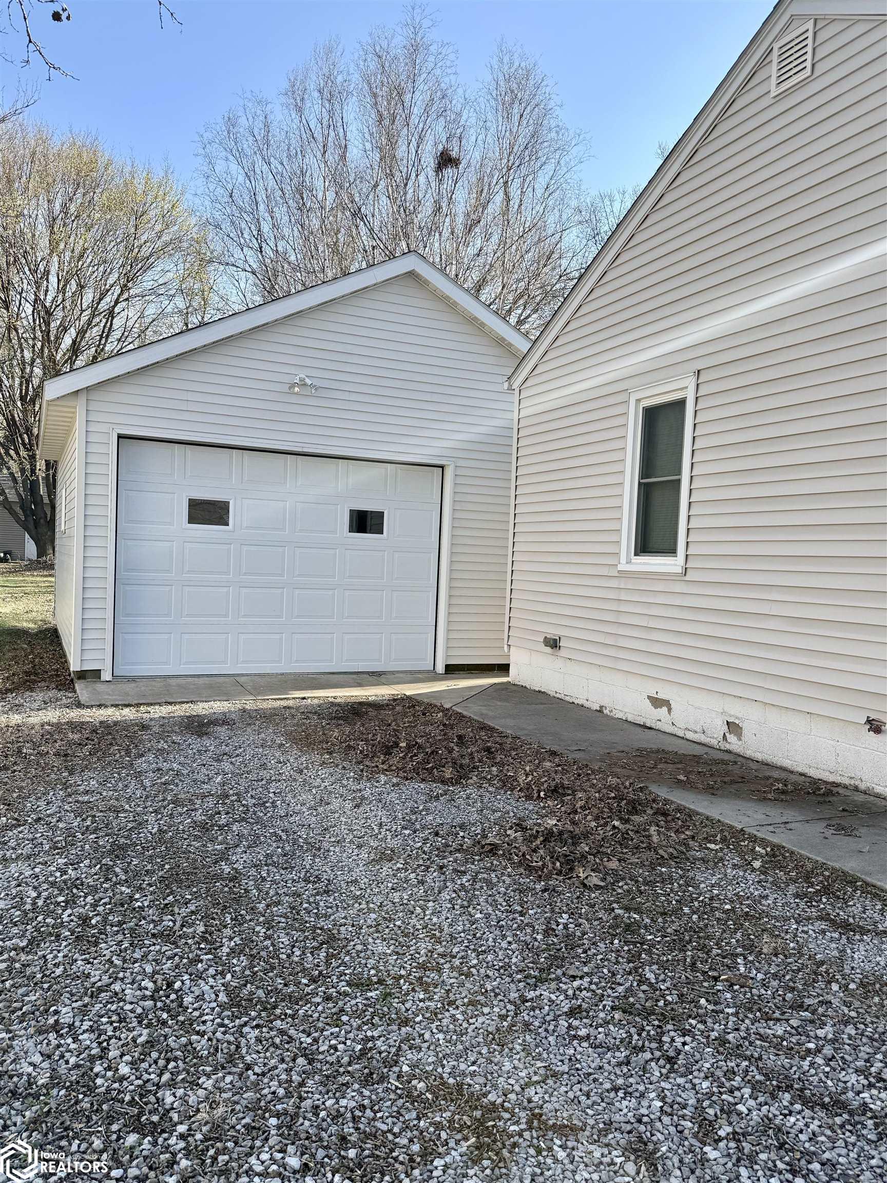1007 9th Avenue, Clear Lake, Iowa image 2