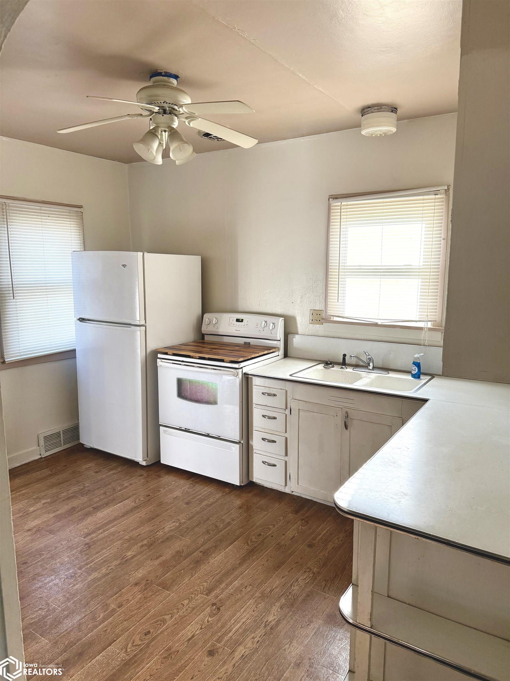 1007 9th Avenue, Clear Lake, Iowa image 3