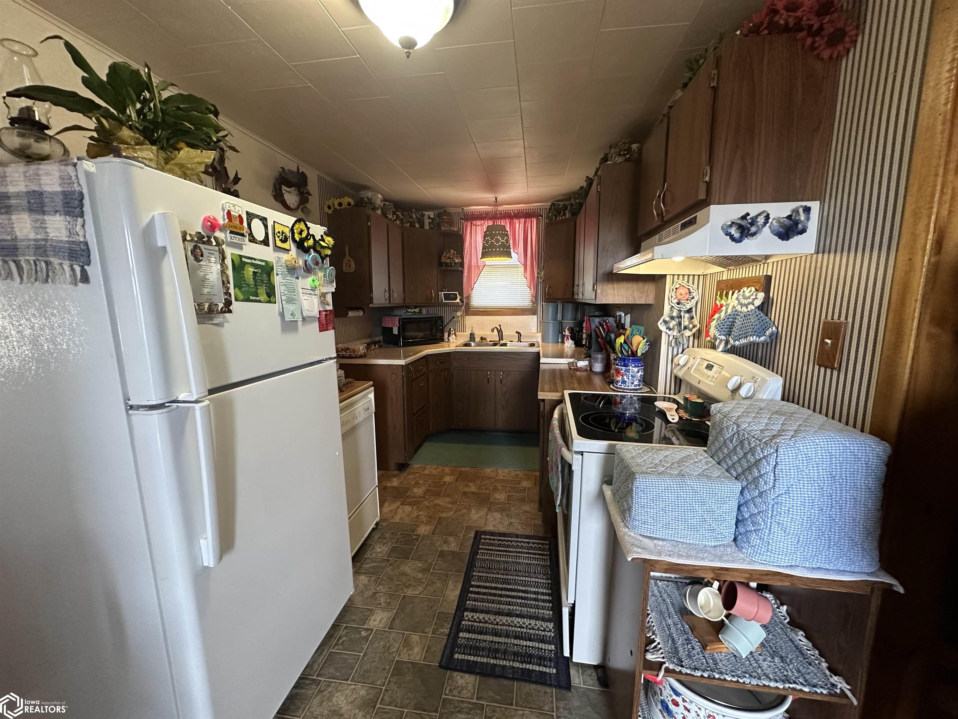 417 N 18th Street, Centerville, Iowa image 3