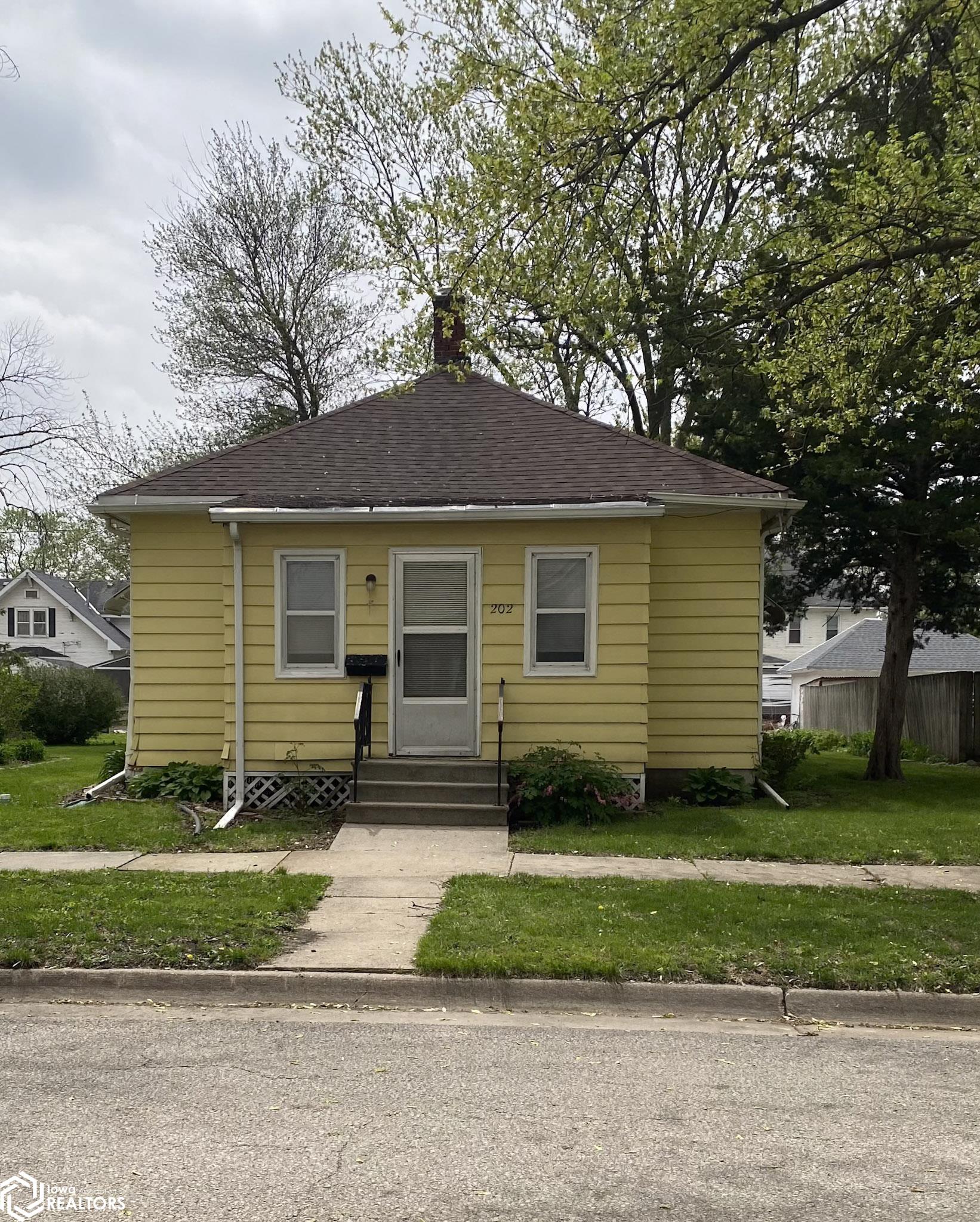 202 E Maple Street, Red Oak, Iowa image 1