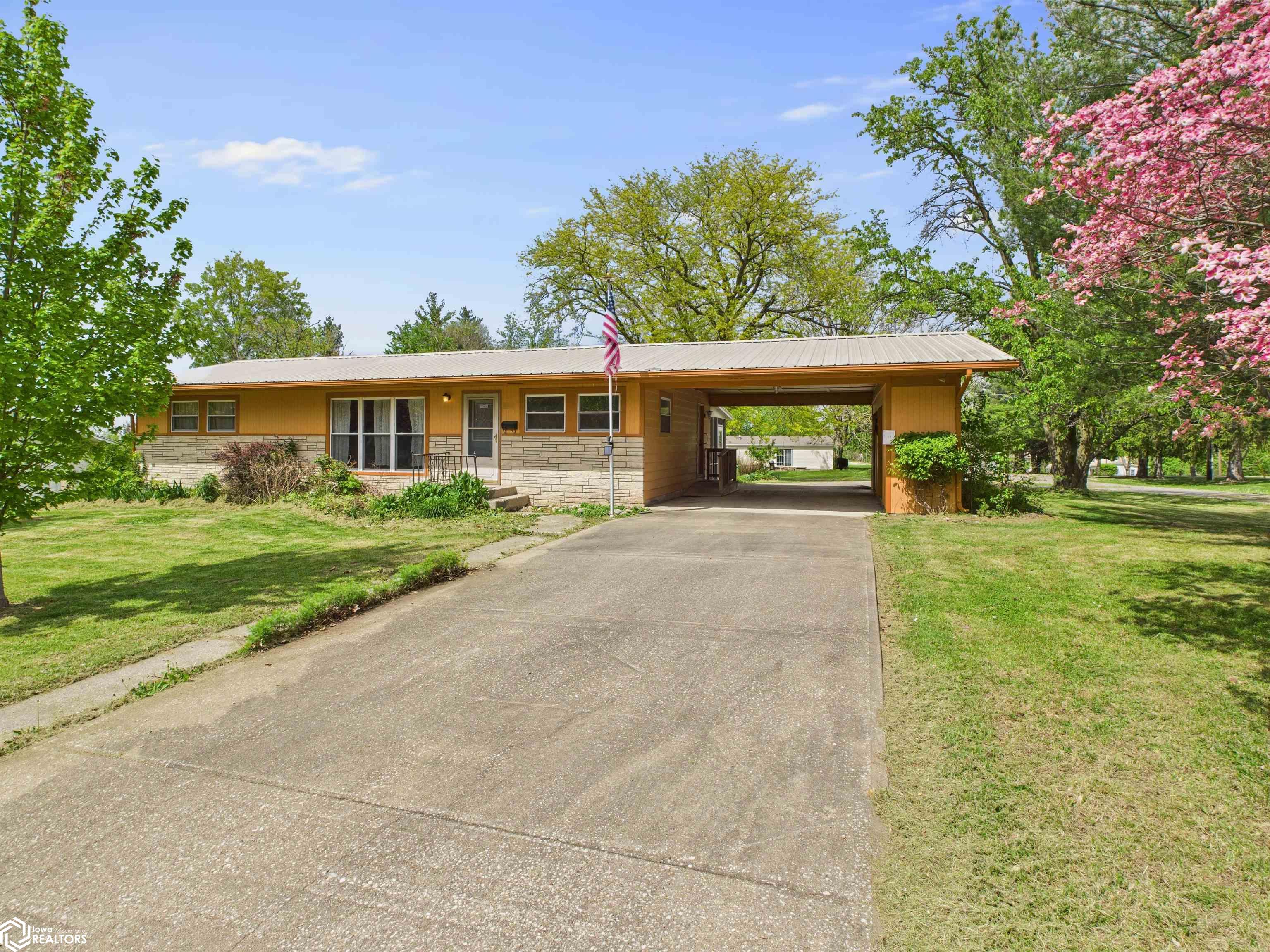 945 Webster Street, Warsaw, Illinois image 1