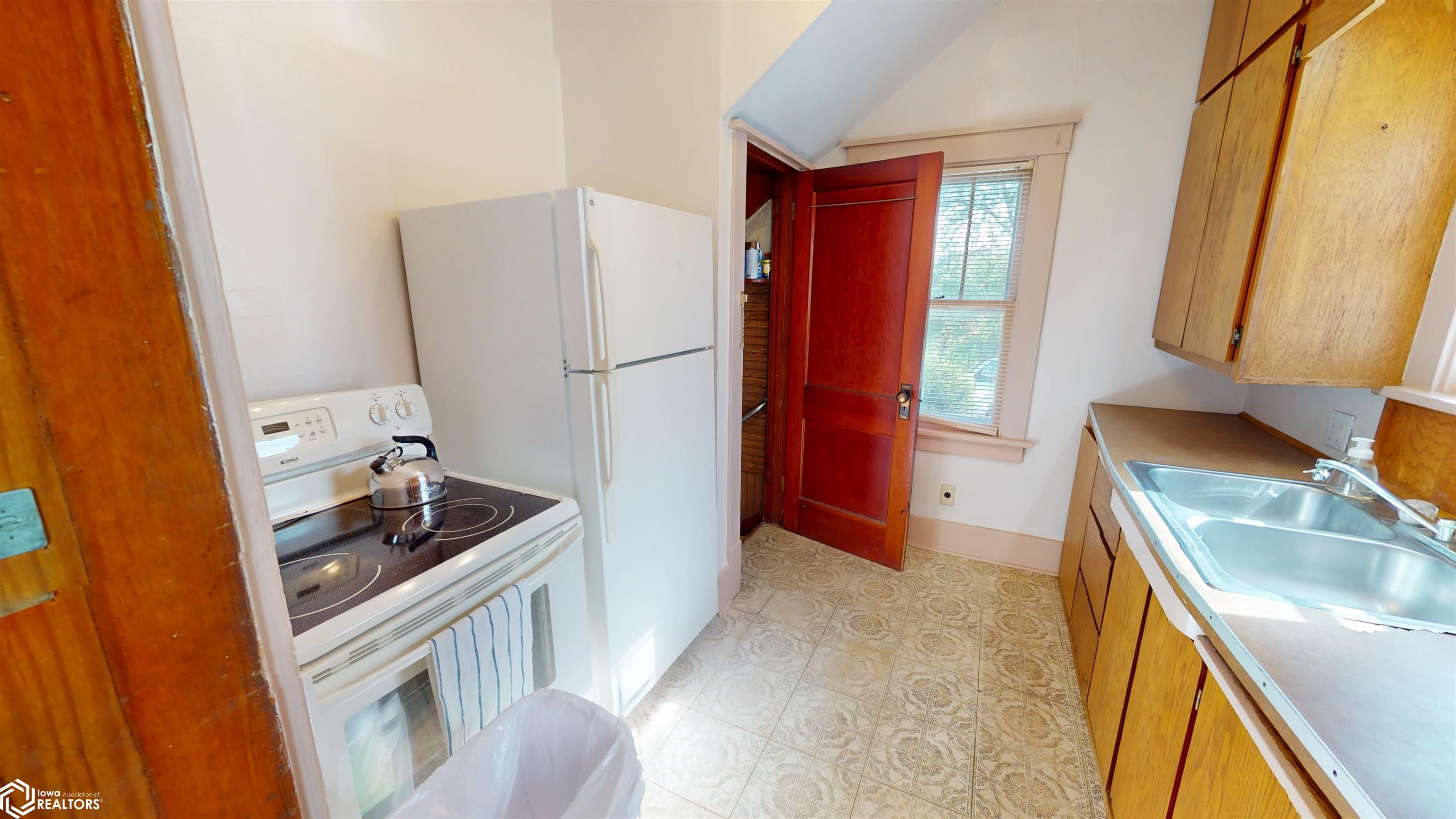 304 E Kirkwood Avenue, Fairfield, Iowa image 9