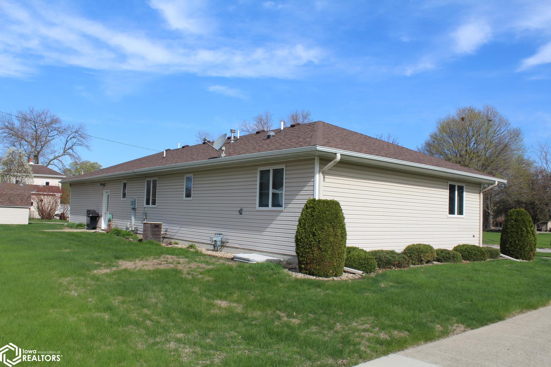 110 W 7th Street, Garner, Iowa image 2