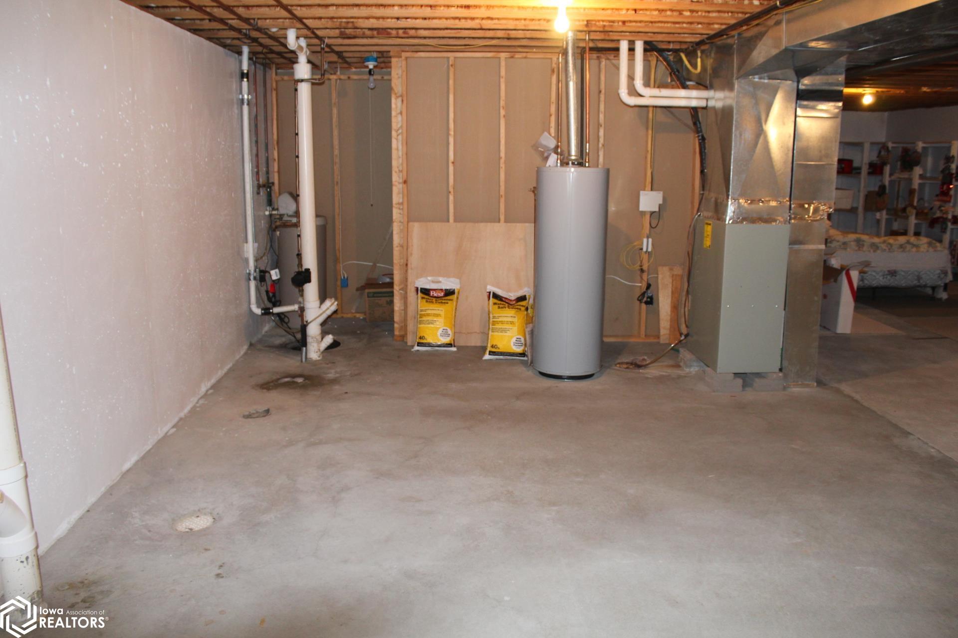 110 W 7th Street, Garner, Iowa image 17