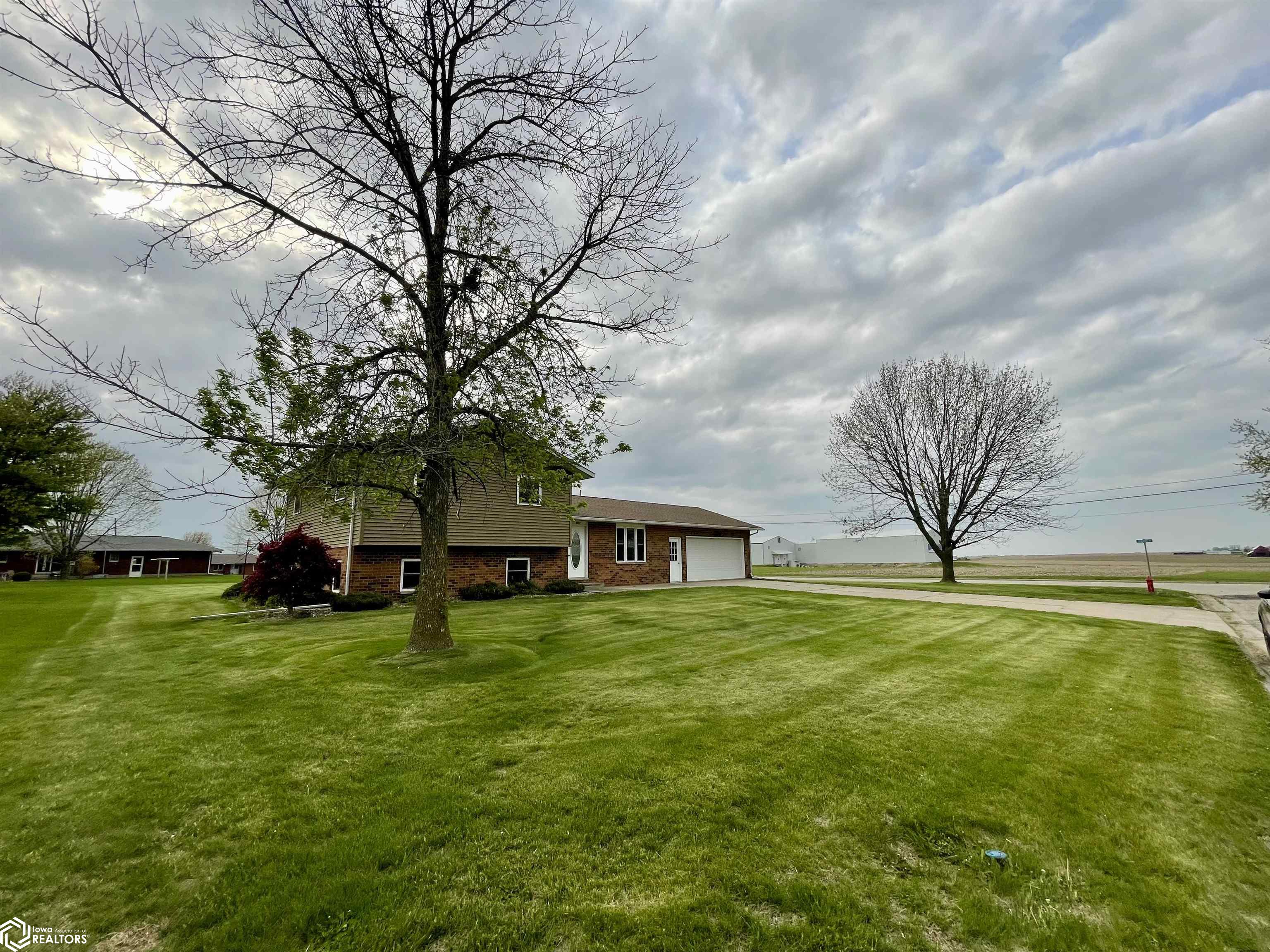 612 6th Street, West Point, Iowa image 3