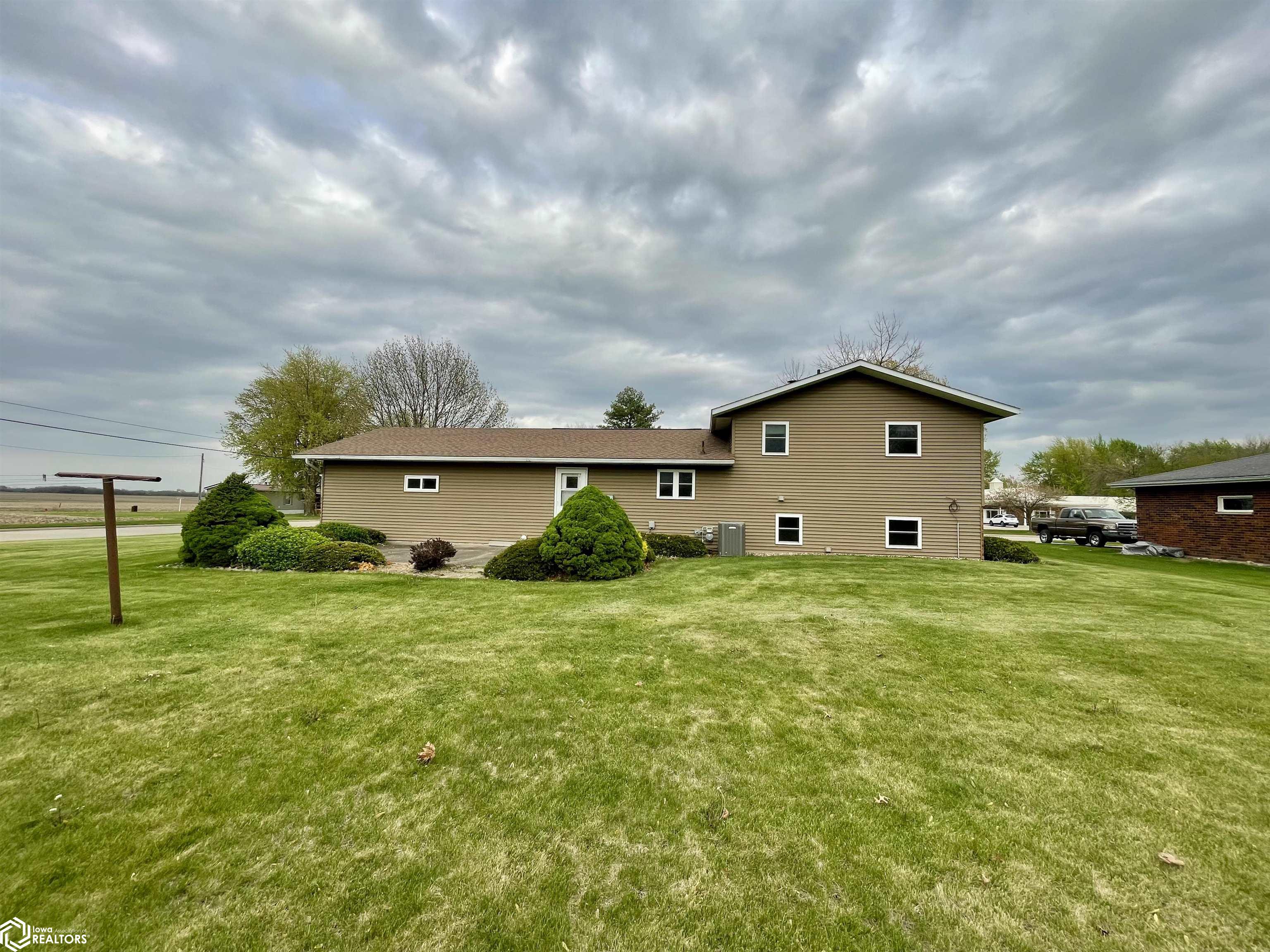 612 6th Street, West Point, Iowa image 6