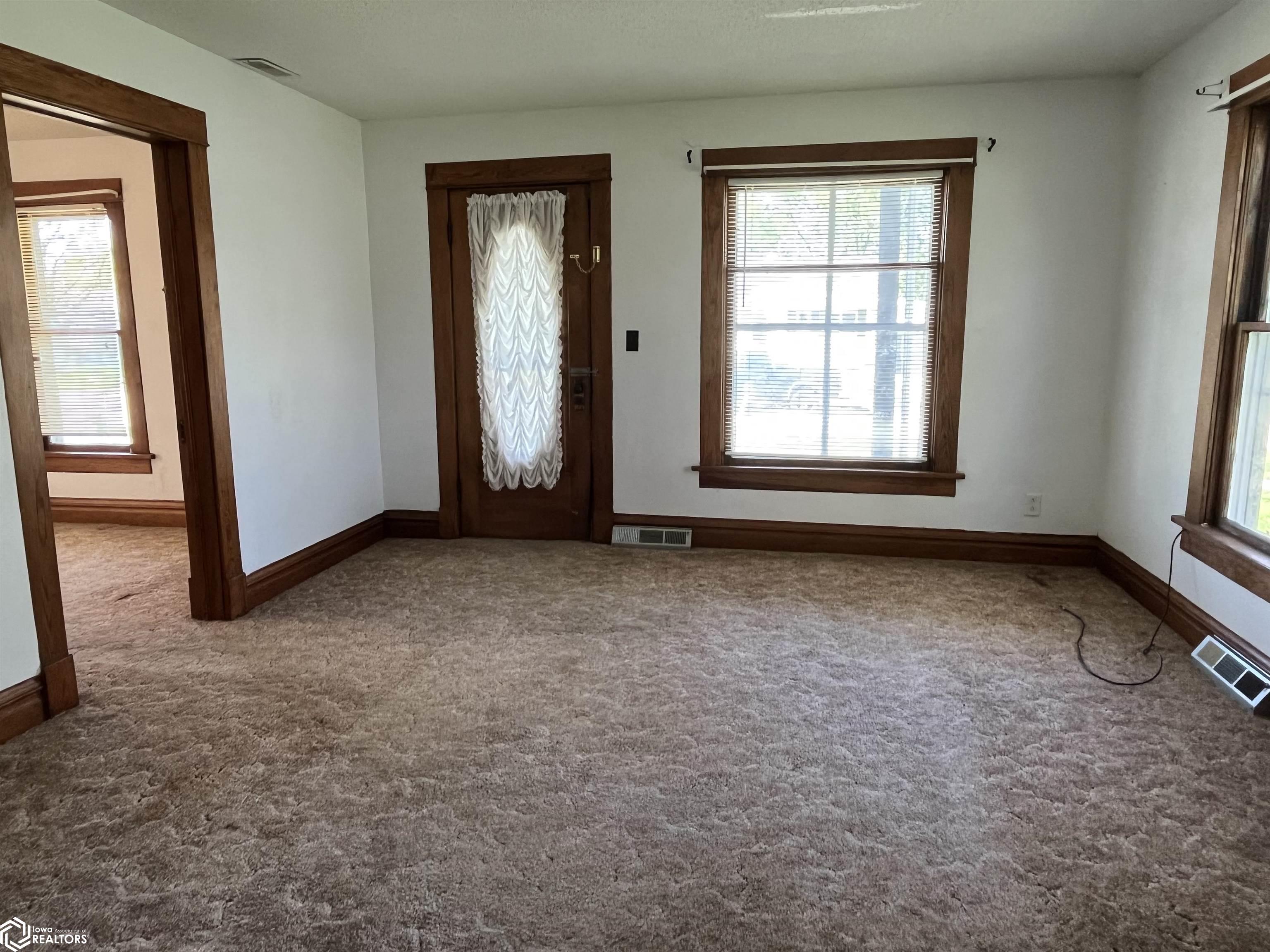 1104 2nd Avenue, Albia, Iowa image 3