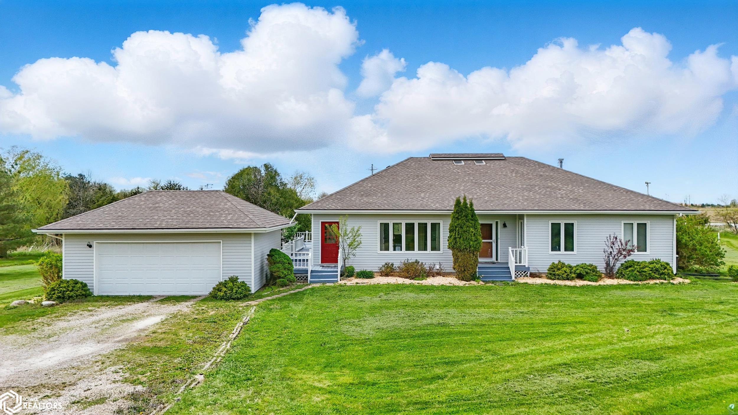 2106 Silverlakes Circle, Fairfield, Iowa image 1