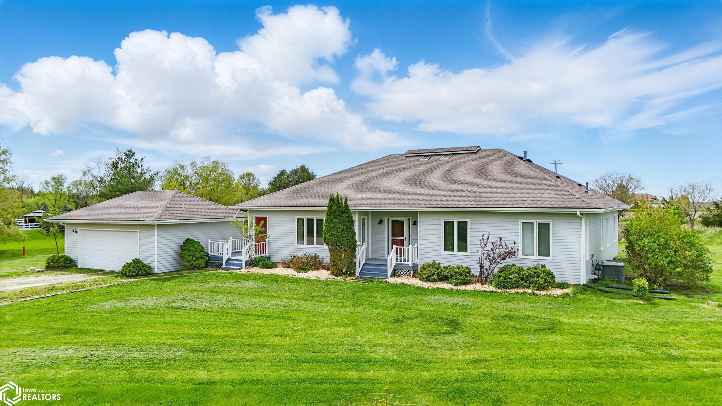2106 Silverlakes Circle, Fairfield, Iowa image 2