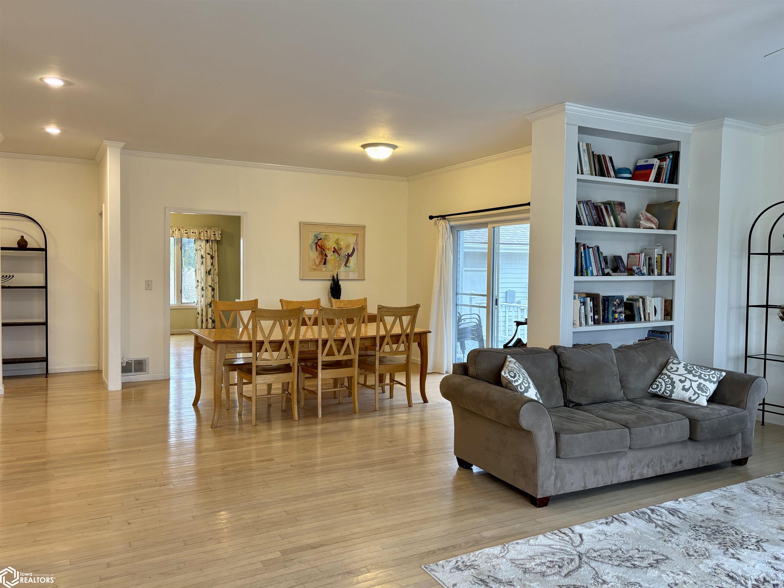 2106 Silverlakes Circle, Fairfield, Iowa image 14
