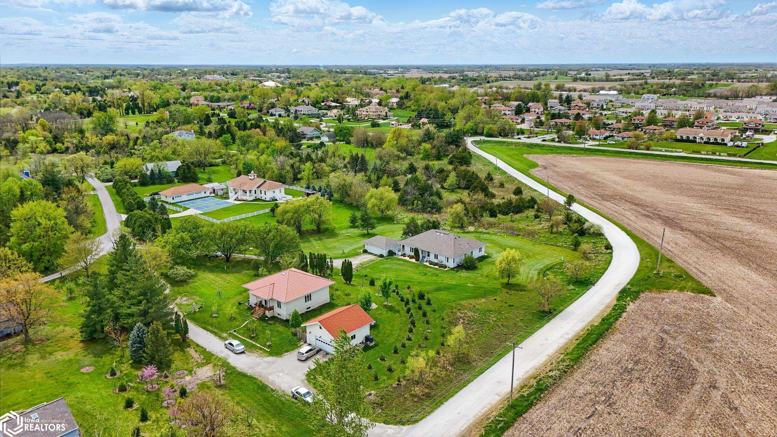 2106 Silverlakes Circle, Fairfield, Iowa image 3