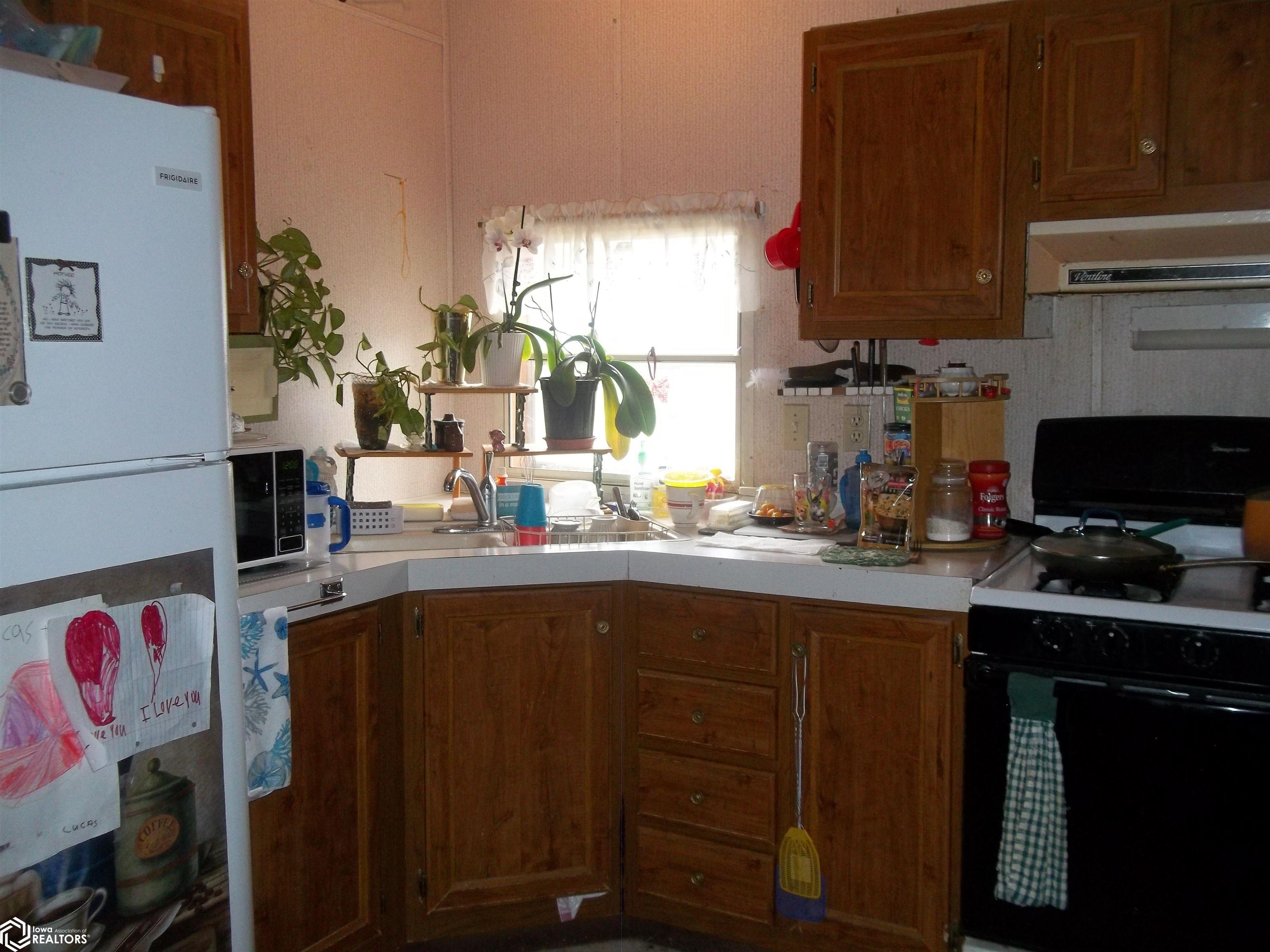 803 Quiet Harbor, Creston, Iowa image 2