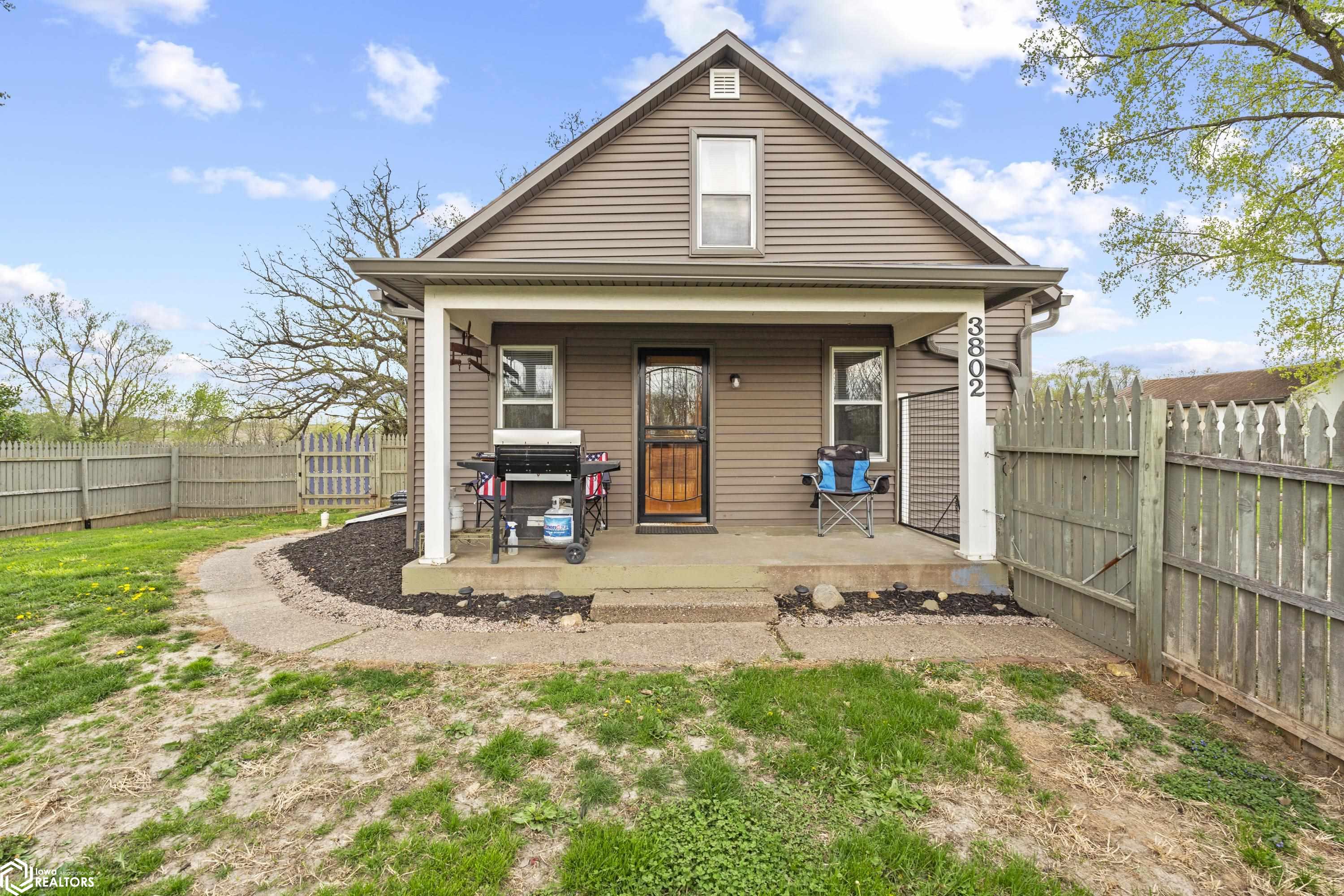 3802 Tipton Road, Muscatine, Iowa image 1