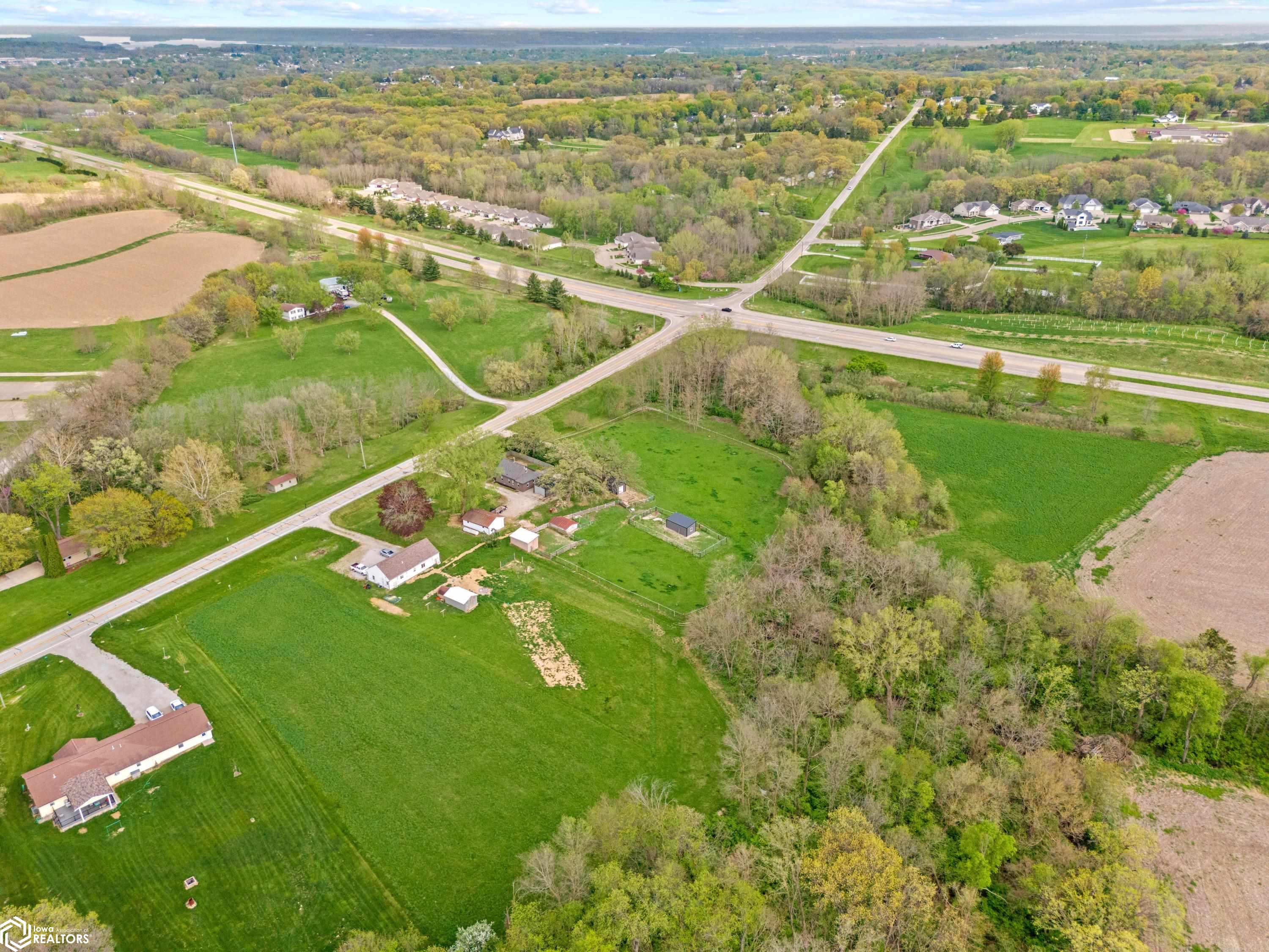 3802 Tipton Road, Muscatine, Iowa image 40