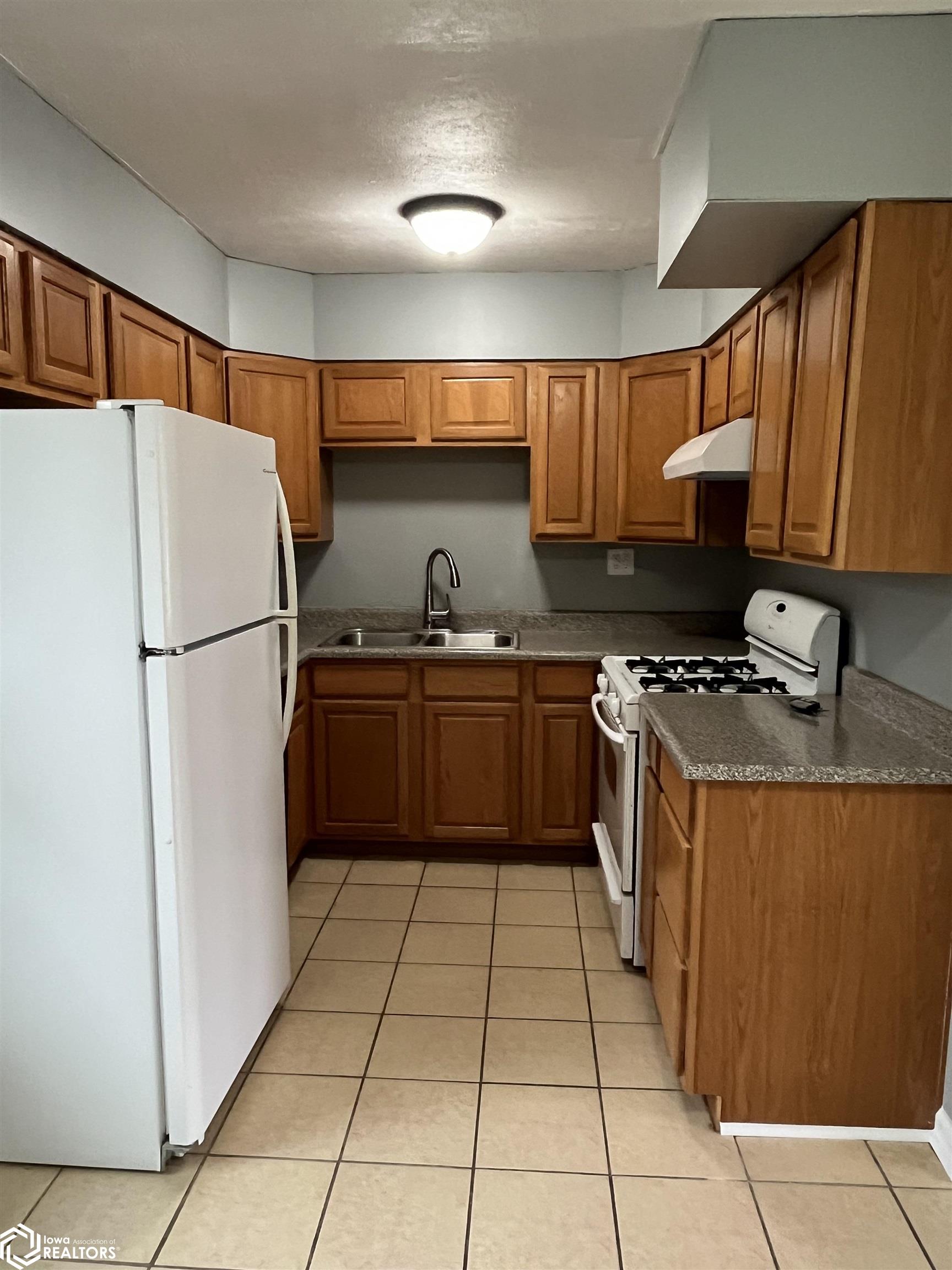 2616 Subilbe Avenue, Burlington, Iowa image 3
