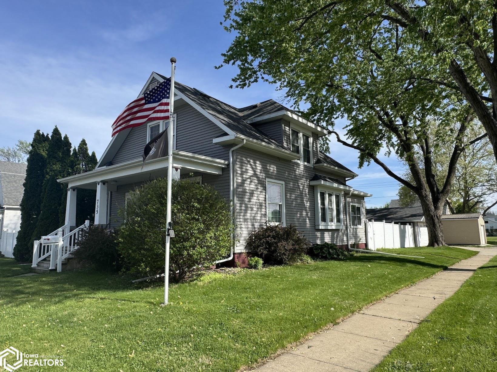 735 Sweeny Avenue, Burlington, Iowa image 1