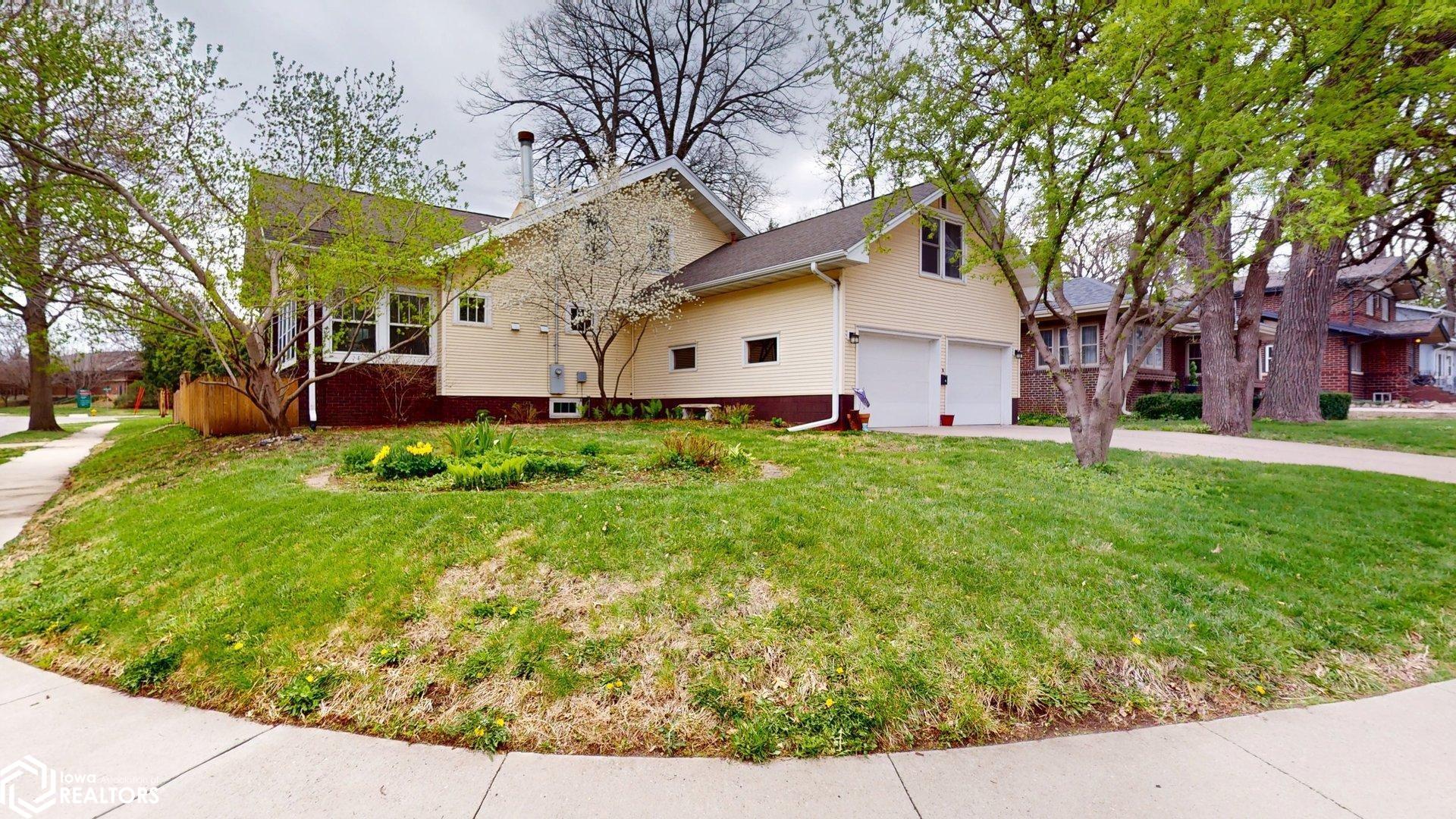 20 S Crescent Drive, Mason City, Iowa image 1
