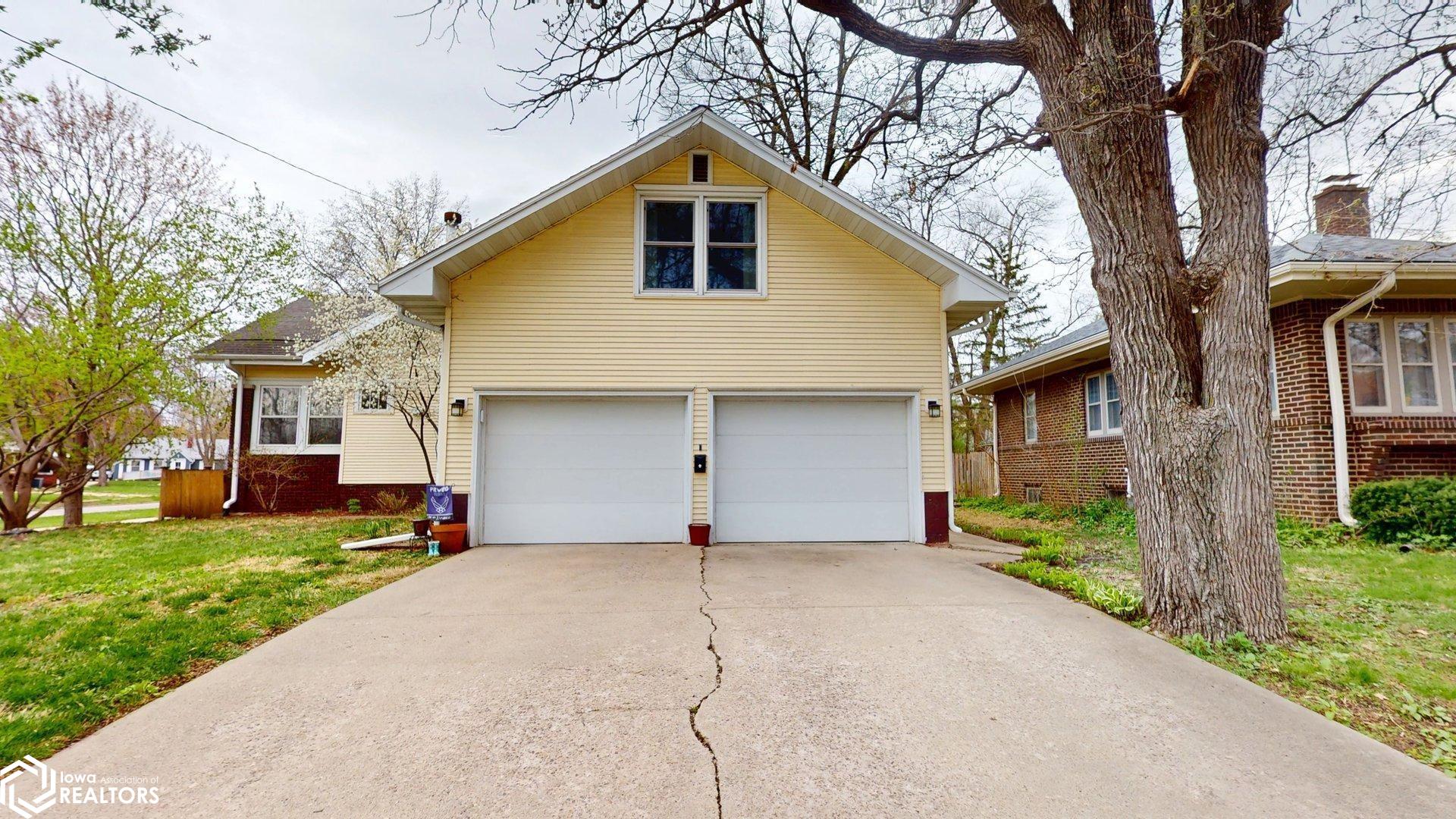 20 S Crescent Drive, Mason City, Iowa image 2