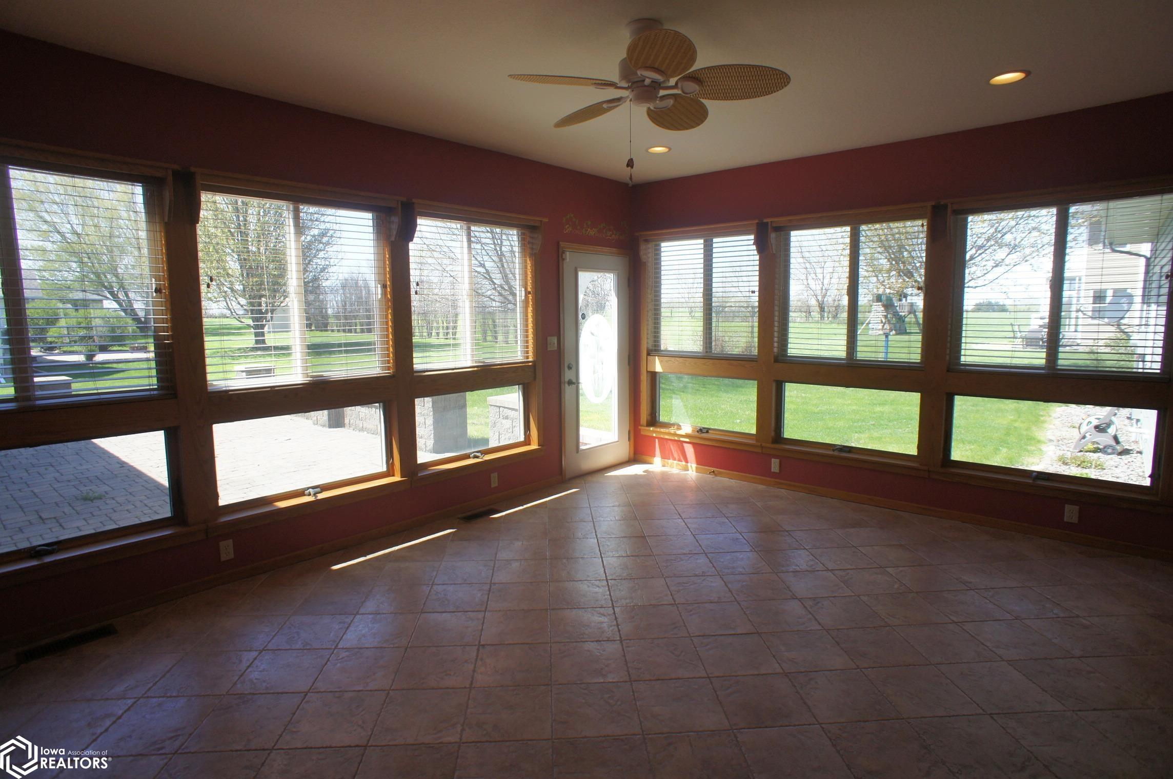 1004 Fair Meadow Drive, Webster City, Iowa image 13