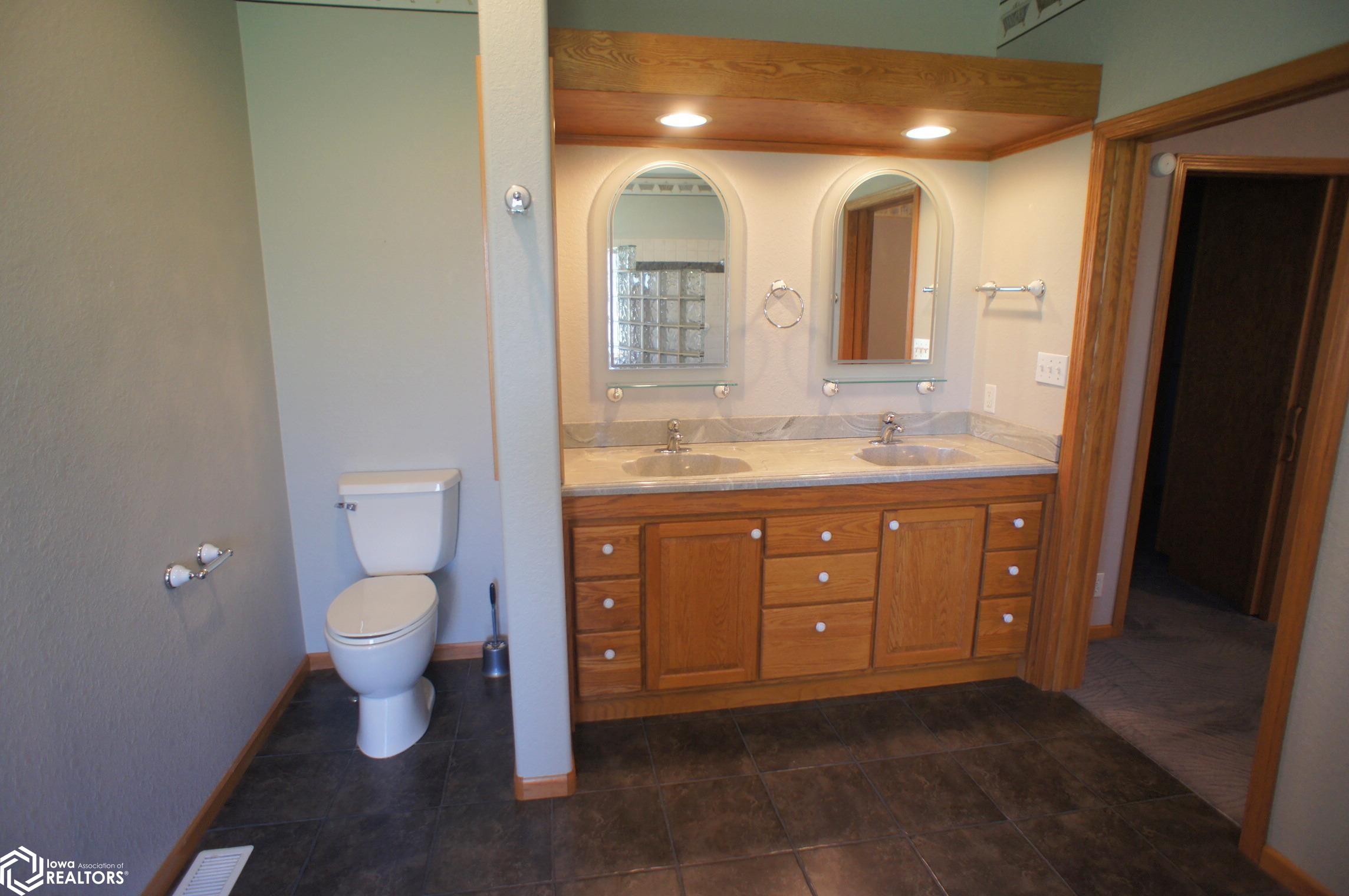 1004 Fair Meadow Drive, Webster City, Iowa image 16