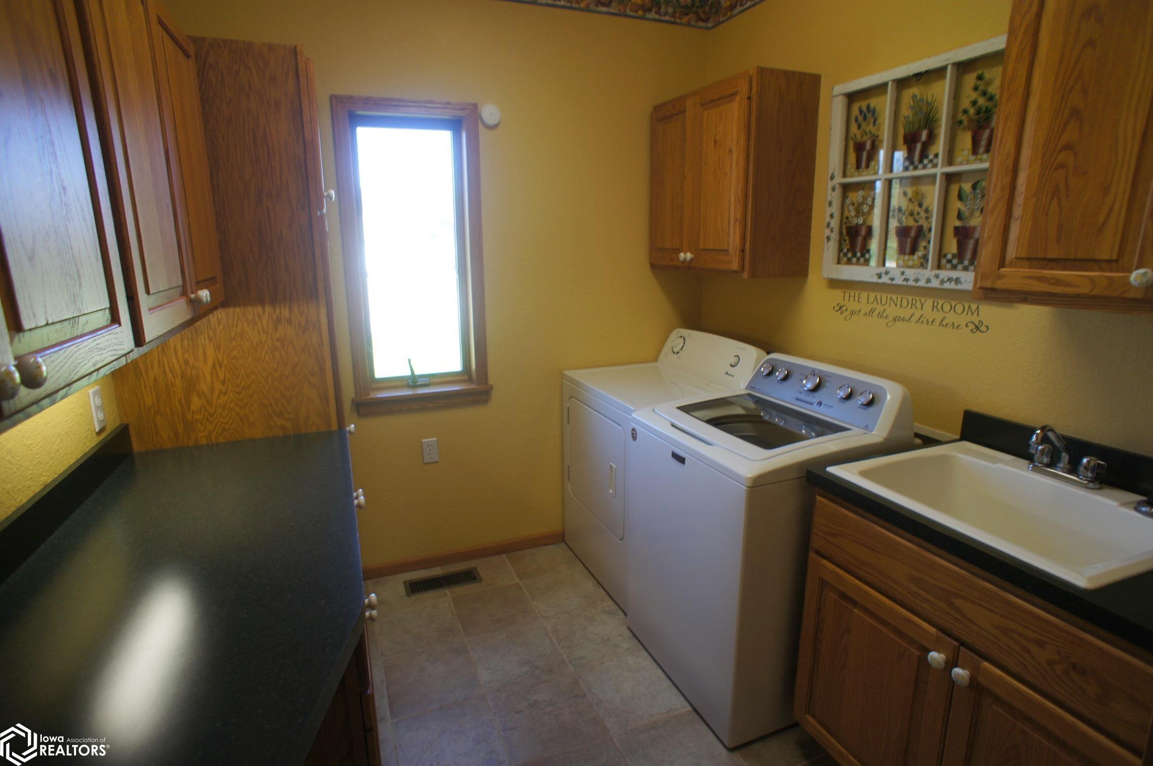 1004 Fair Meadow Drive, Webster City, Iowa image 22