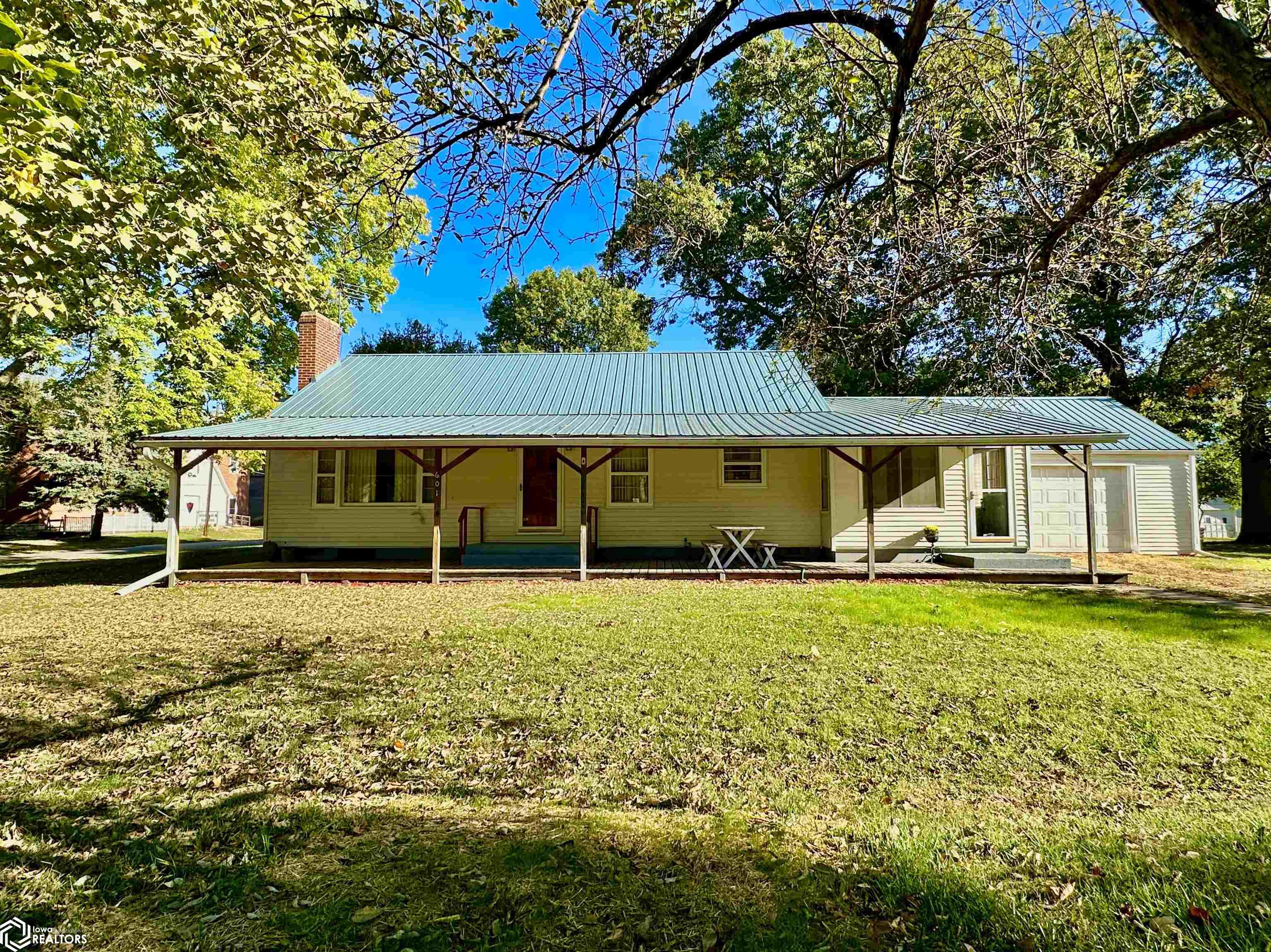 601 Pike Street, Oquawka, Illinois image 1