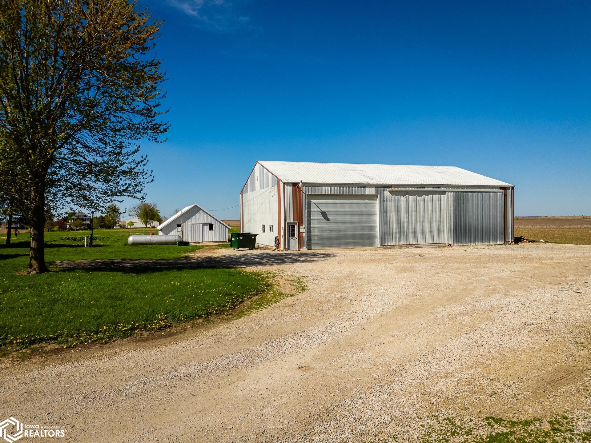 3633 Highway T47, Montour, Iowa image 2