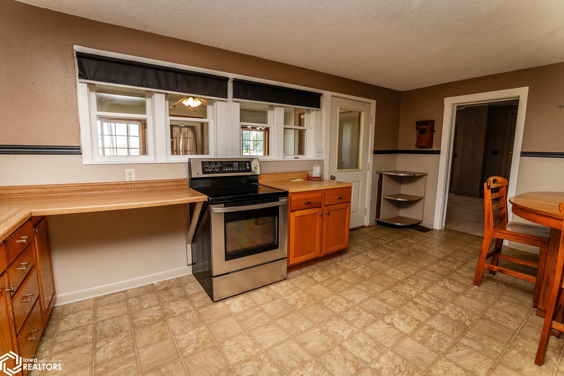 3633 Highway T47, Montour, Iowa image 11
