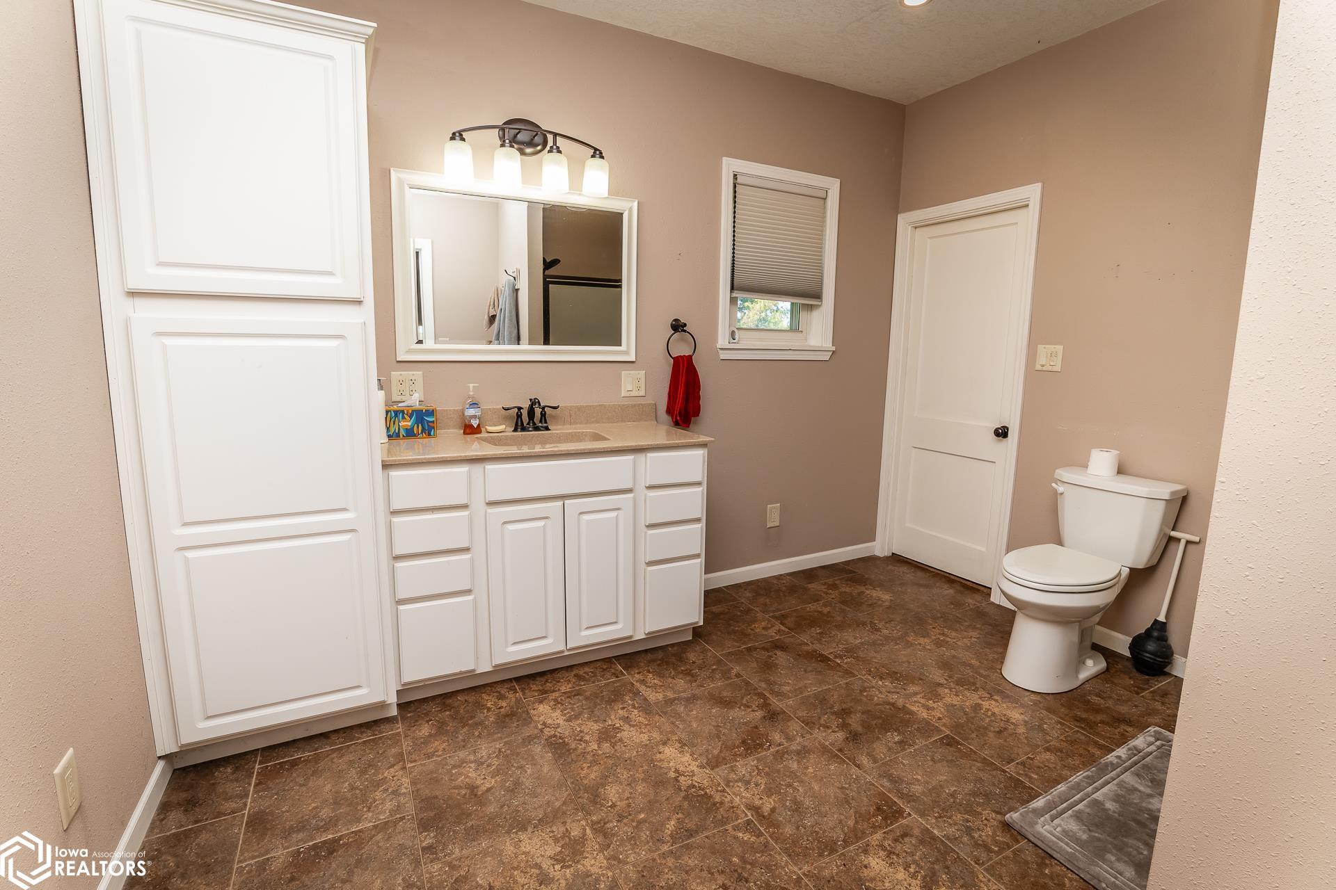 3633 Highway T47, Montour, Iowa image 16