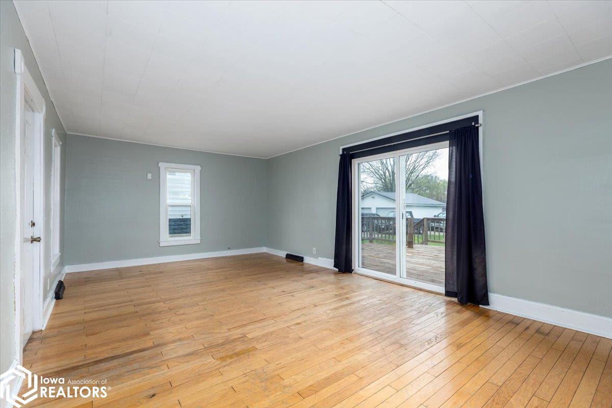 215 W Des Moines Street, Brooklyn, Iowa image 5